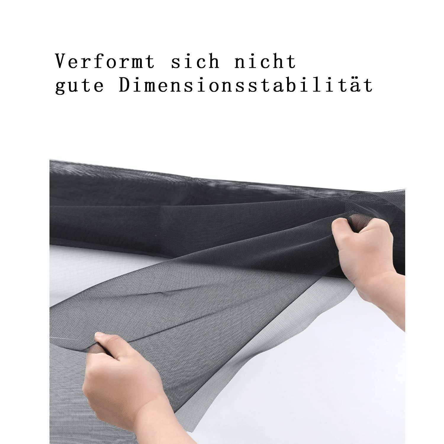 Hände dehnen einen schwarzen, durchsichtigen Stoff, um zu zeigen, dass er sich nicht verformt und gute Dimensionsstabilität hat; deutscher Text lautet „Verformt sich nicht gute Dimensionsstabilität
