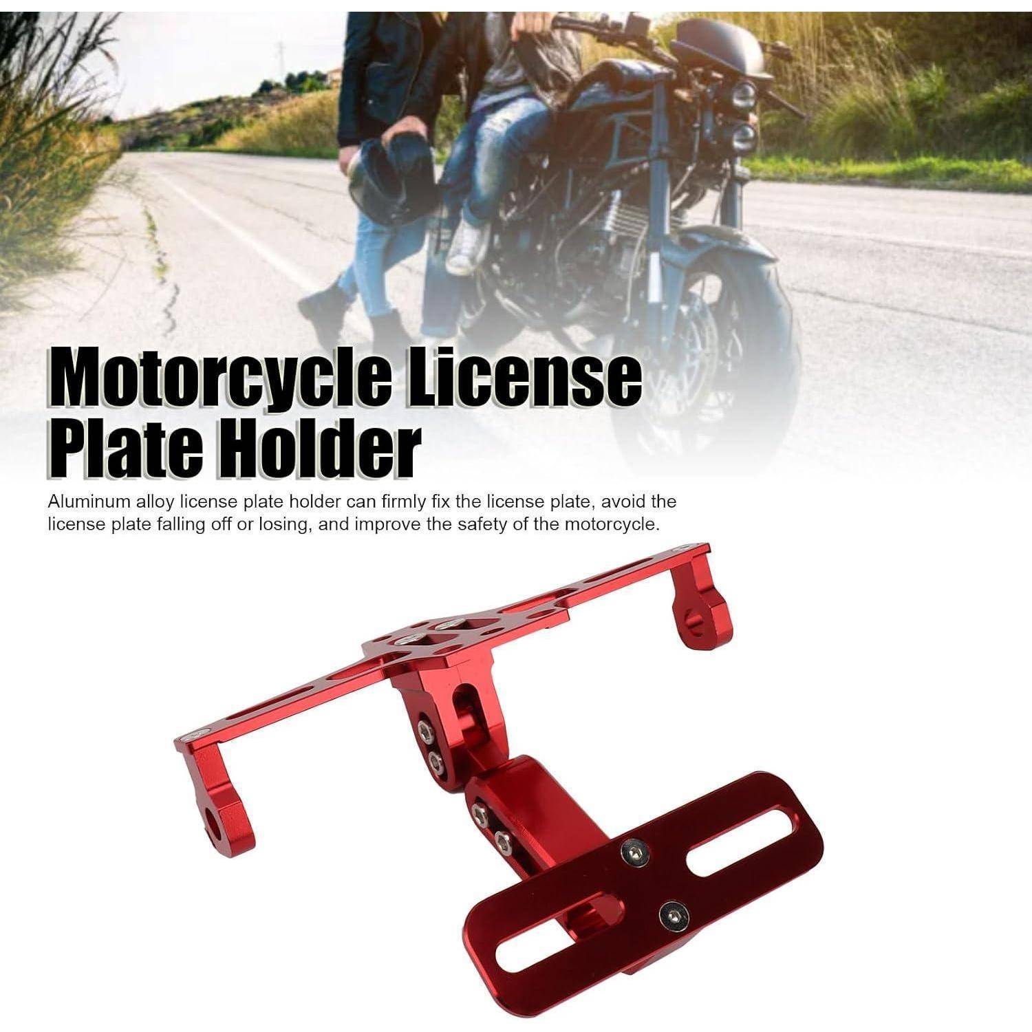 Roter Aluminium-Motorrad-Kennzeichenhalter in einer Anzeige gezeigt, mit einem Fahrer und Motorrad im Hintergrund.