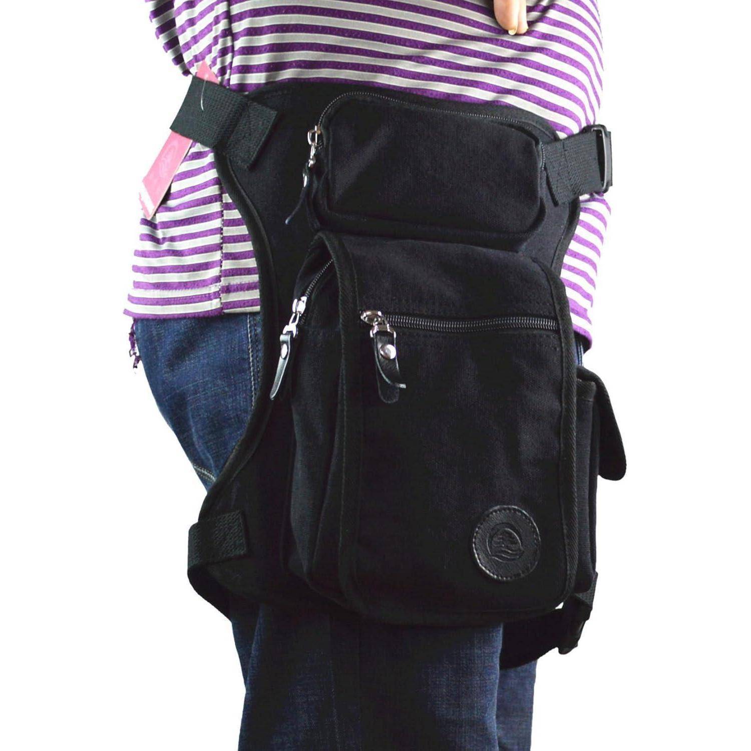 Person, der eine schwarze Oberschenkeltasche trägt, die um die Taille über einer Jeans befestigt ist, und ein violett gestreiftes Hemd trägt, gezeigt in Seitenansicht.