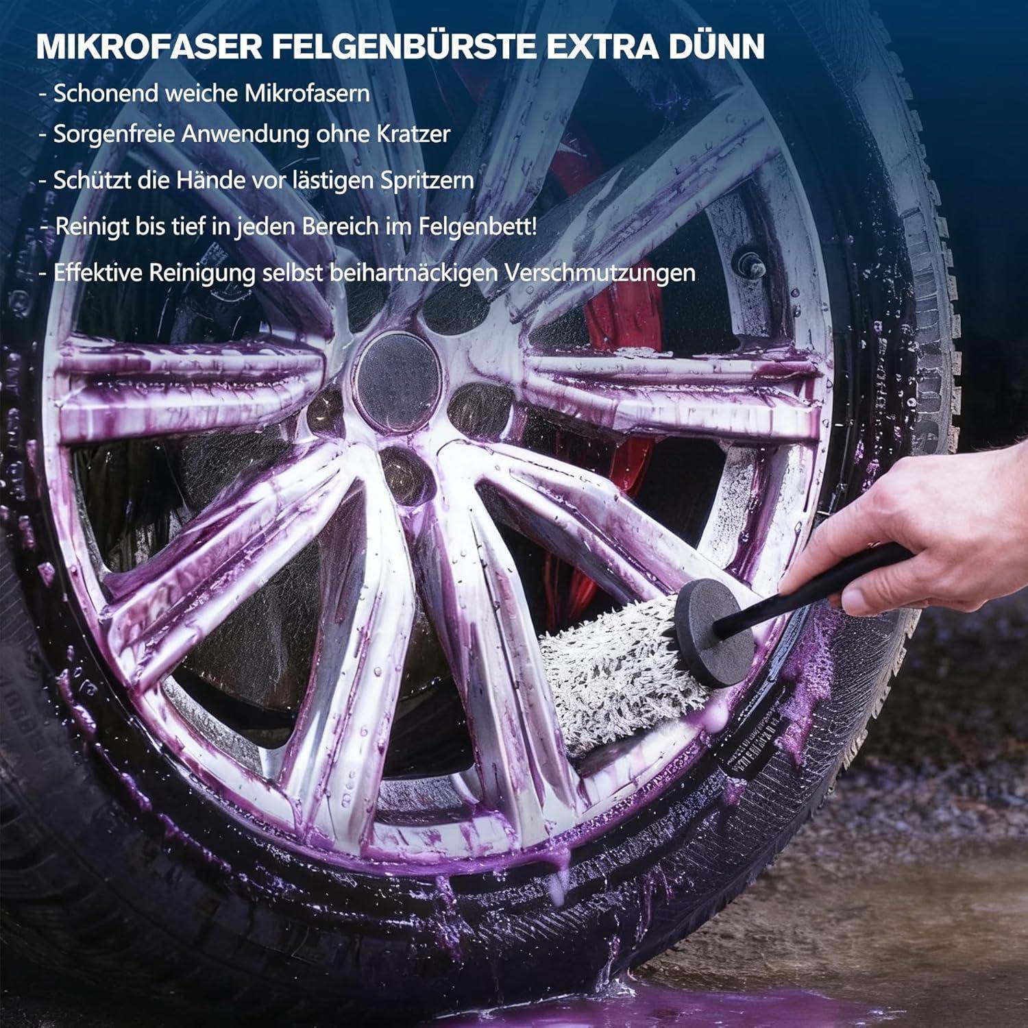 Handliches Reinigen eines nassen Autofellgen mit einer Mikrofaser-Felgenbürste; deutscher Text bewirbt die extradünne 'Mikrofaser Felgenbürste' für sanfte, kratzerfreie Felgenreinigung.