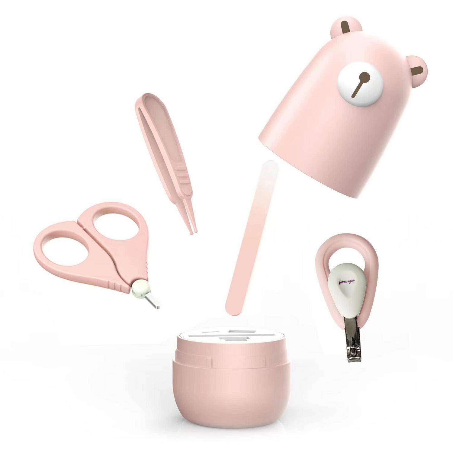 Rosa bärchen-themed Maniküre-Set mit UV-Lampe, Nagelknipser, Nagelhaut-Werkzeug, Schere und Feile auf weißem Hintergrund angeordnet.