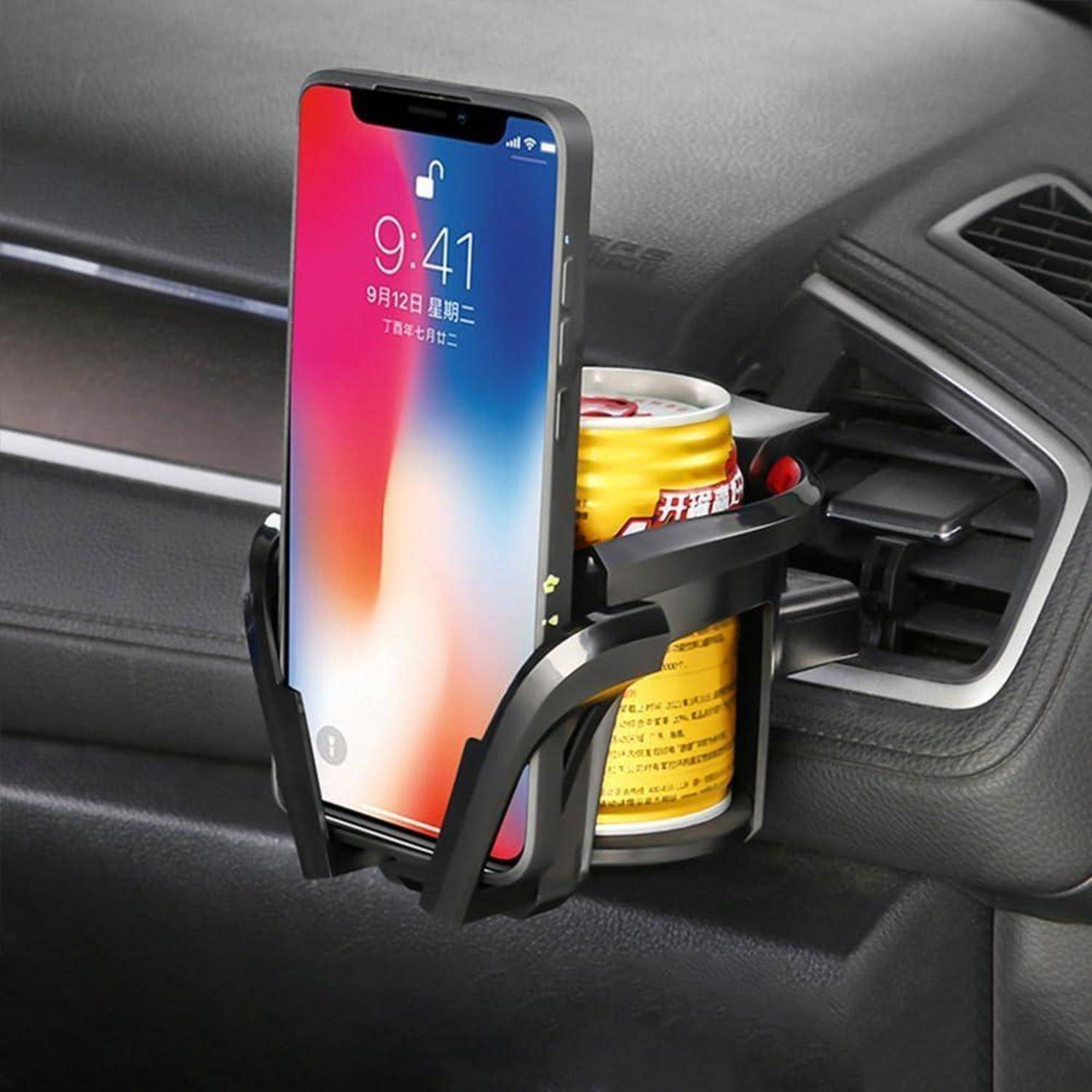 Autotelefonthalter an einem Autolüftungsgitter montiert, der ein Smartphone vorne hält und eine Getränkedose in einem seitlichen Getränkehalter.