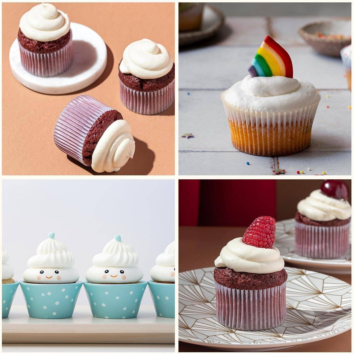 Vier Cupcake-Fotos: mit Frosting überzogene Schokoladencupcakes auf Tellern, ein Vanille-Cupcake mit Regenbogen-Topping, lächelnde Wolken-Cupcakes in blauen Förmchen und ein Cupcake mit Himbeer-Topping.