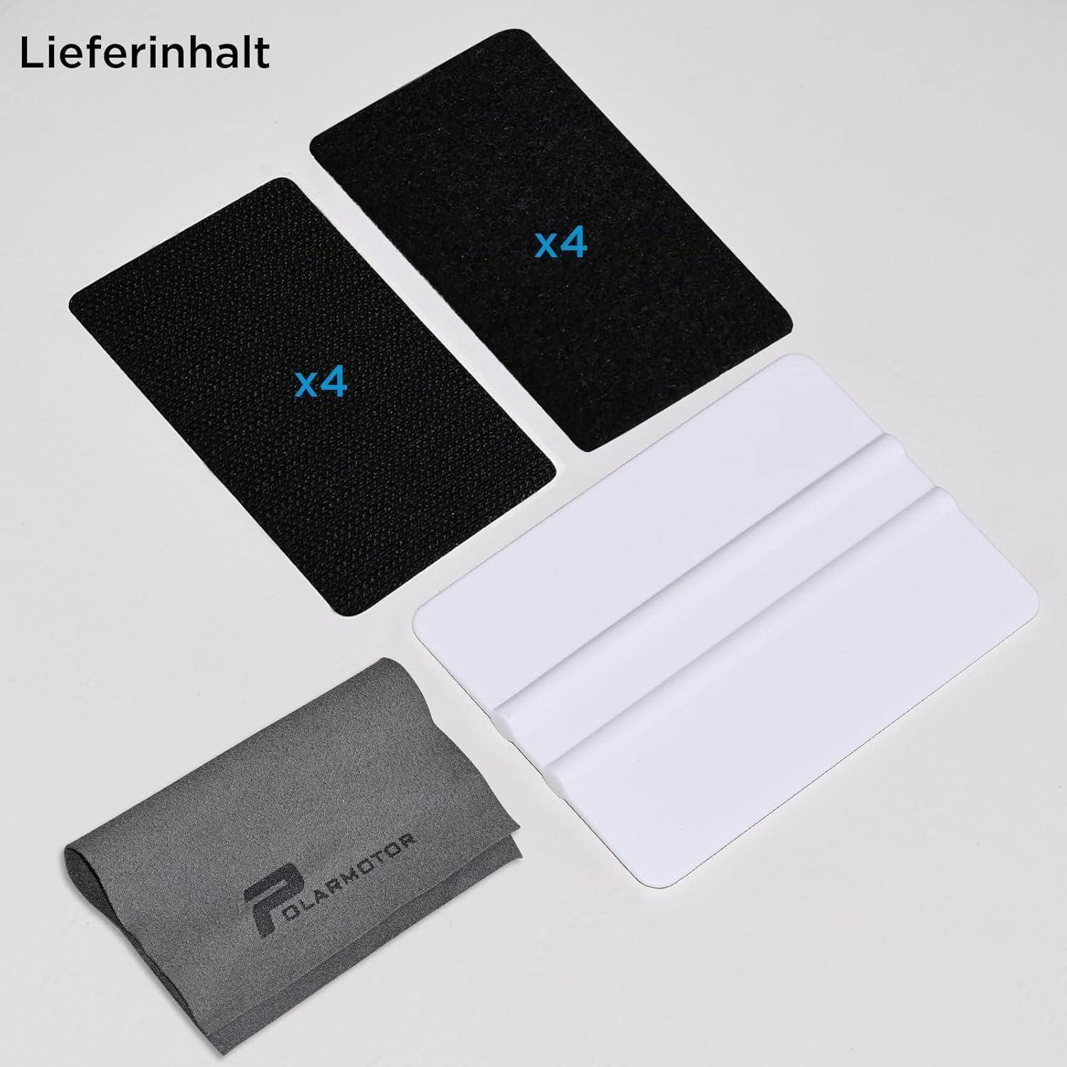 Produktinhalte auf weißem Untergrund angeordnet: zwei schwarze strukturierte Pads mit der Kennzeichnung x4, zwei weiße Klebstreifen und ein grauer Polarmotor-Beutel.