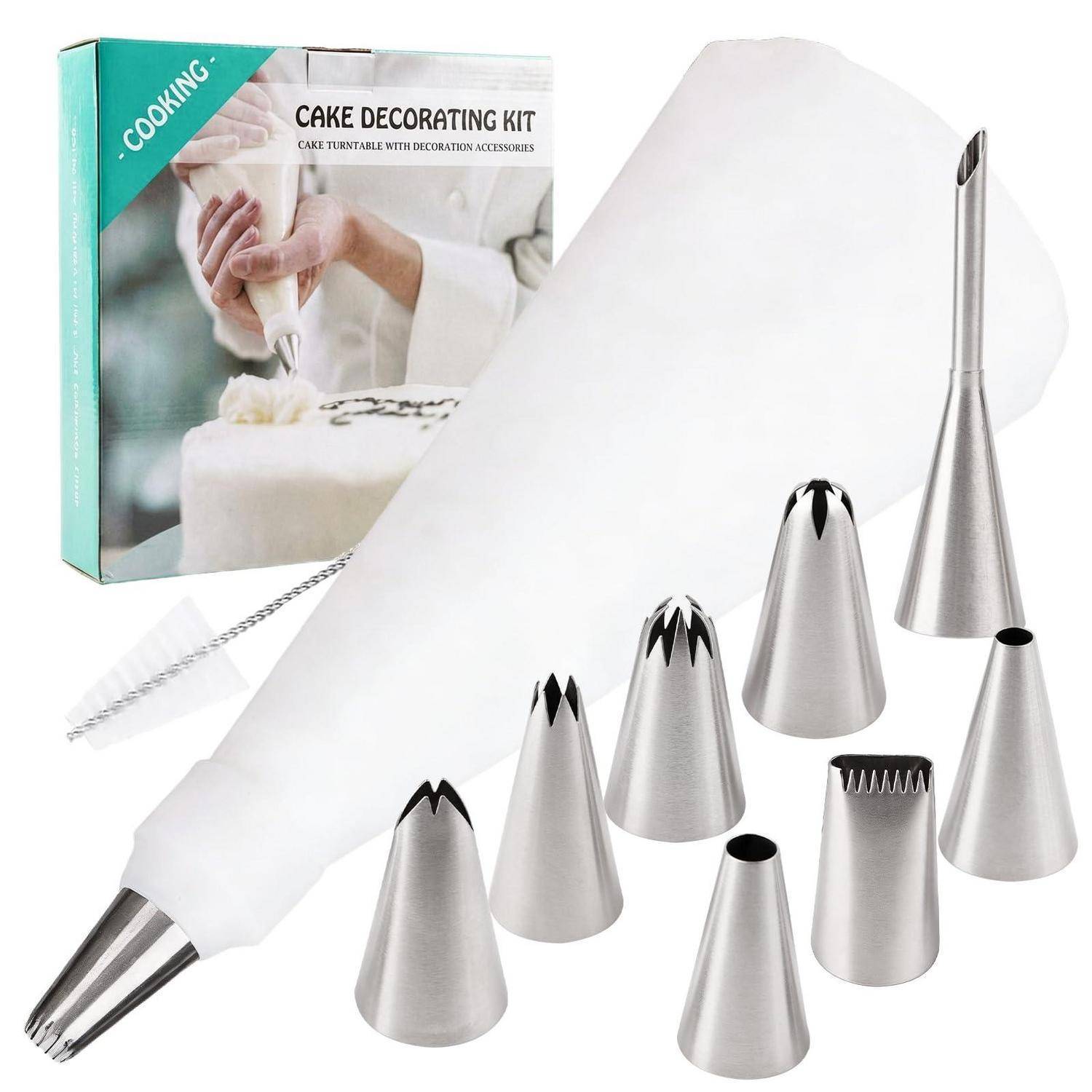 Kuchendekorations-Set mit Spritzbeutel, Adapter und Metallspritztüllen neben der Produktverpackung gezeigt.