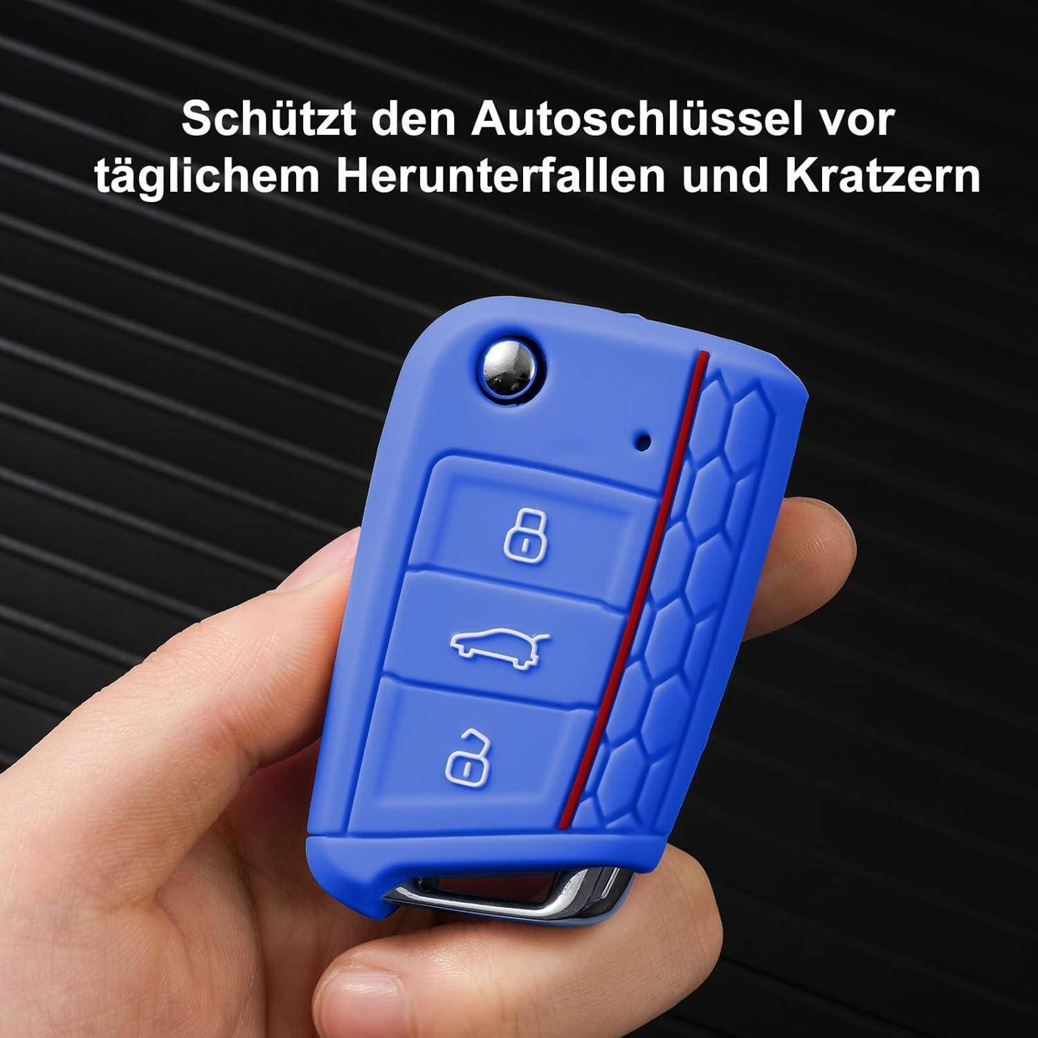 Hand hält eine blaue Silikon-Autoschlüssel-Schutzhülle mit Schloss-, Kofferraum- und Entsperrungstasten; deutscher Text besagt, dass sie den Schlüssel vor Stürzen und Kratzern schützt.