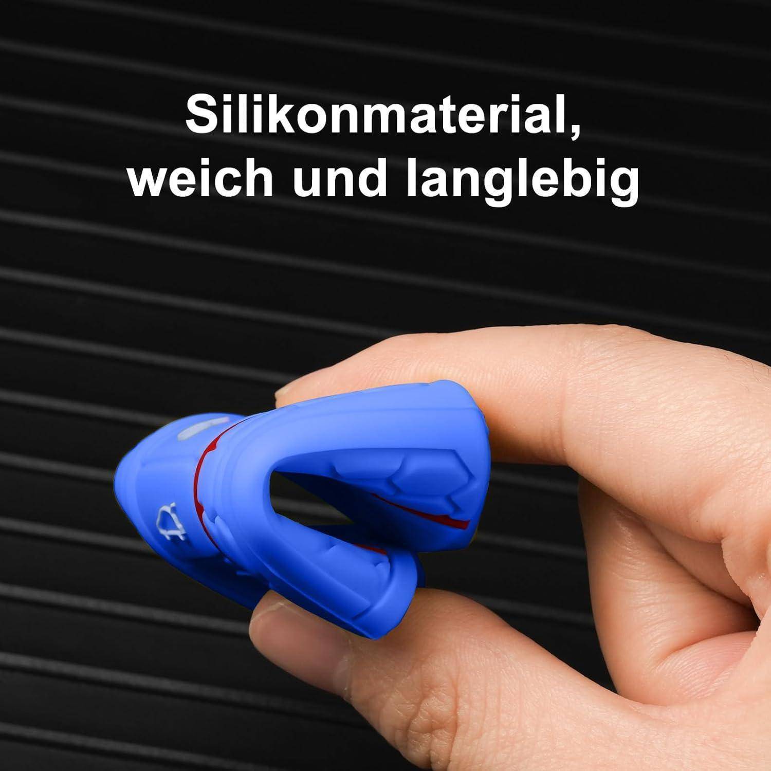 Blauer Silikonclip, der zwischen den Fingern gehalten wird, mit deutschem Text „Silikonmaterial, weich und langlebig