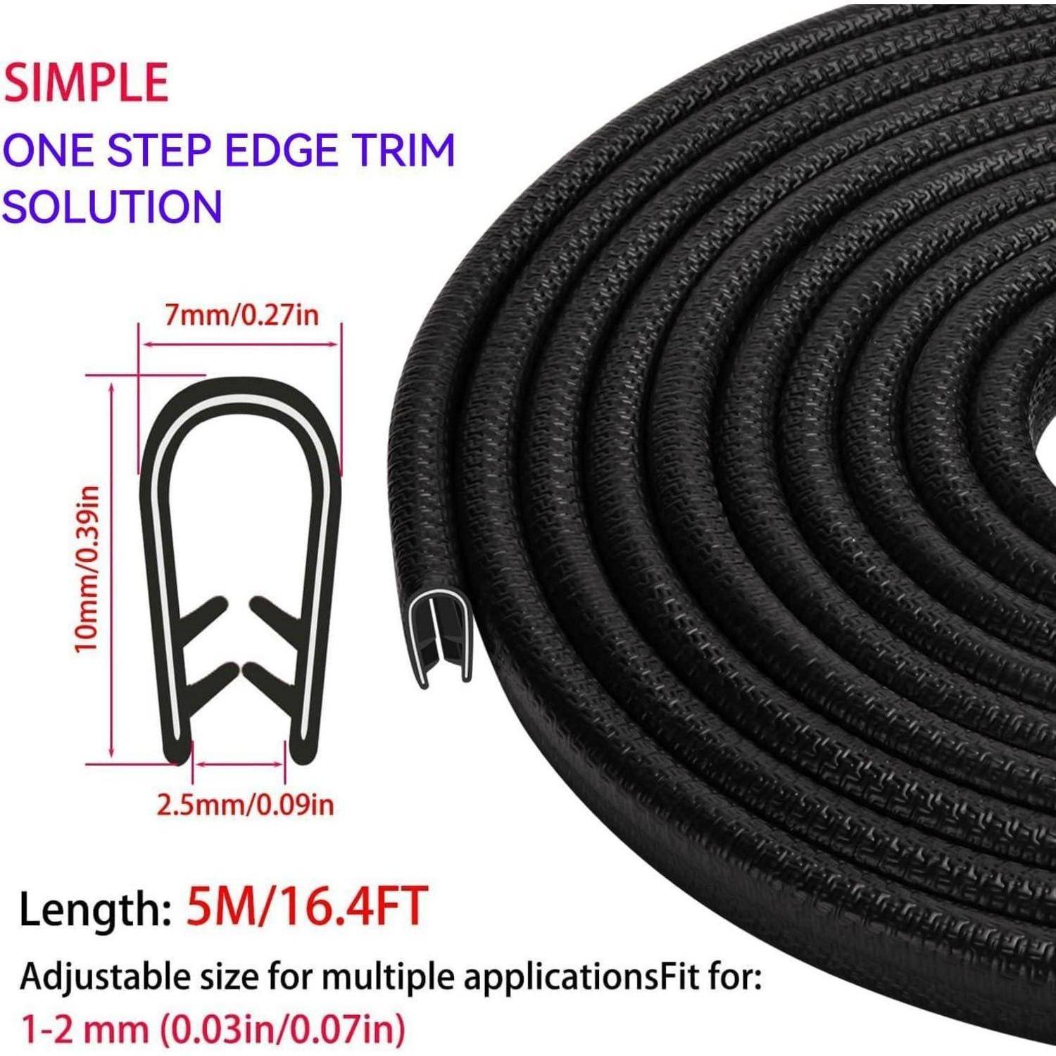 Aufgerollte schwarze Kantenschutzleiste mit Schnittdiagramm zur Größendarstellung: 7 mm breit, 10 mm hoch, 2,5 mm Öffnung; Länge 5 m, passt auf 1-2 mm Kanten.