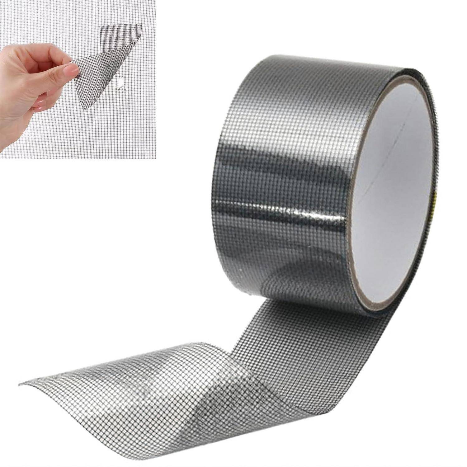 Rolle selbstklebender Netzreparaturband mit einer Einfügung, die eine Hand zeigt, die das Trägermaterial abzieht, um es auf eine Oberfläche aufzubringen.