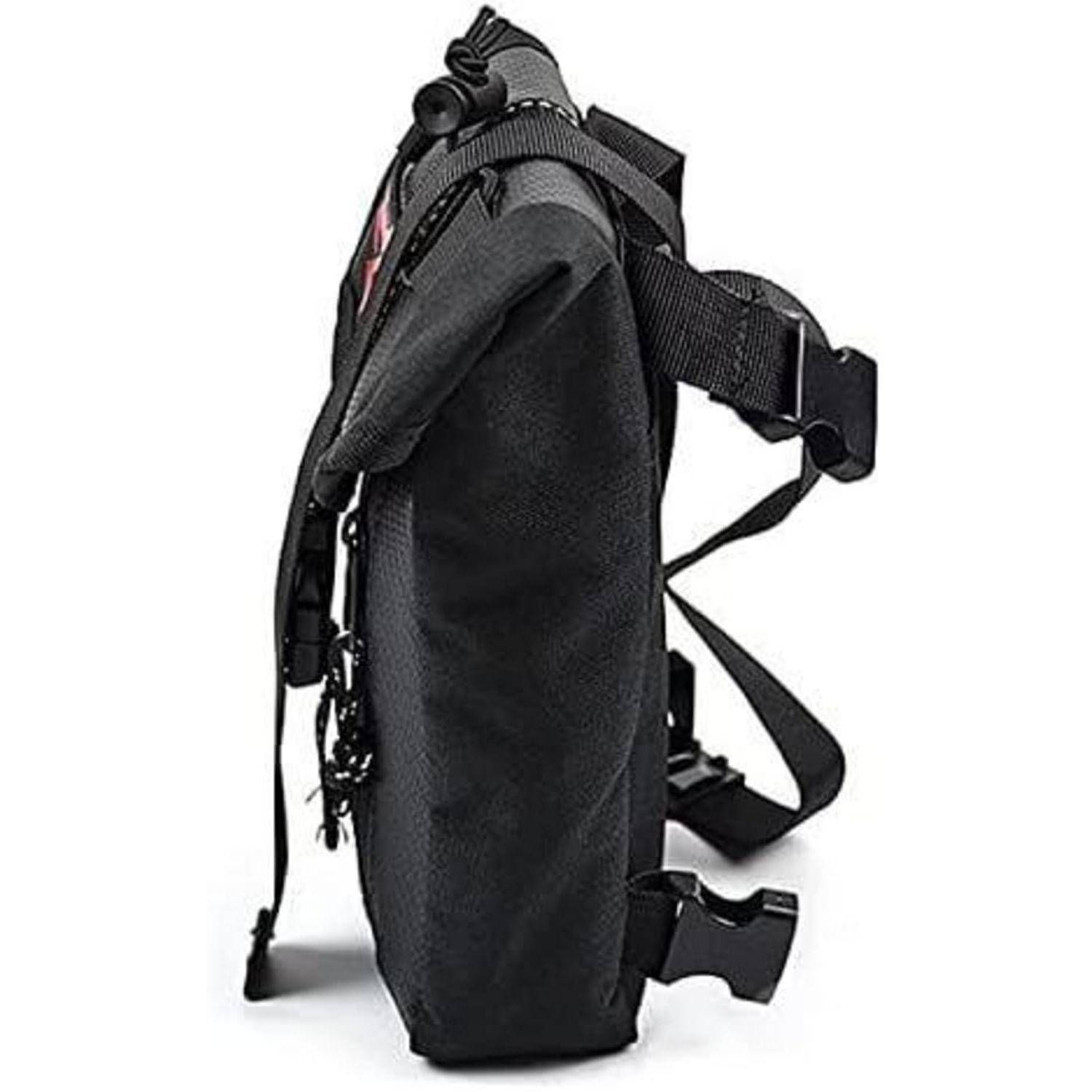 Schwarzer Rucksack mit Seitenansicht, Schultergurten und Seitentaschen auf weißem Hintergrund.