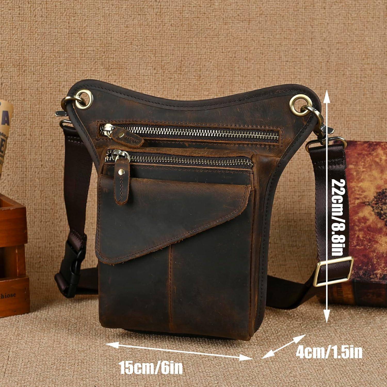 Braune Ledertasche zum Umhängen mit Vorderklappen und zwei Reißverschlusstaschen, gezeigt mit Abmessungen: 22 cm Höhe, 15 cm Breite, 4 cm Tiefe.