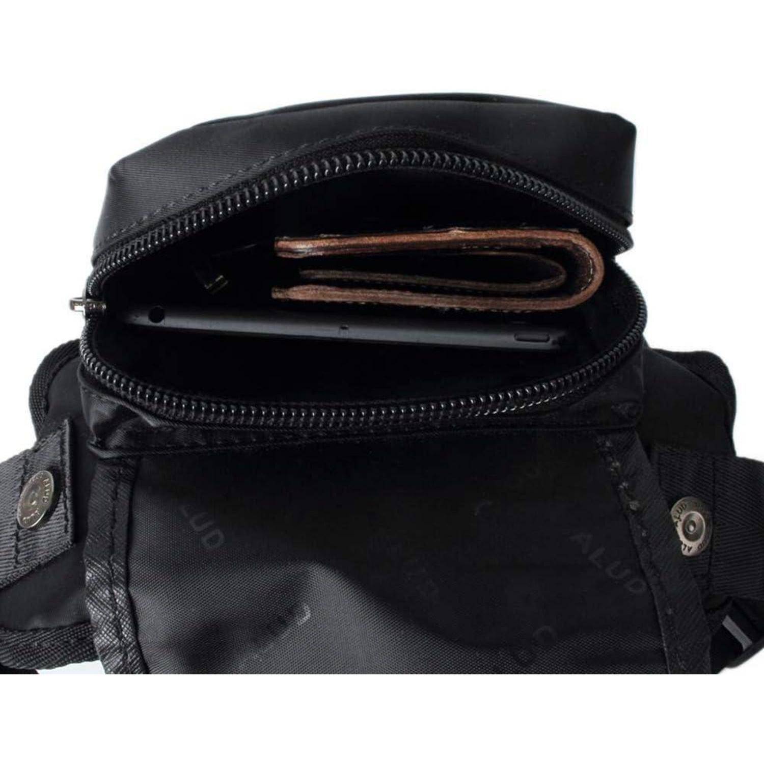 Offene schwarze Tasche mit einer Reißverschlusstasche oben, die ein gefaltetes Portemonnaie und ein Smartphone enthält.