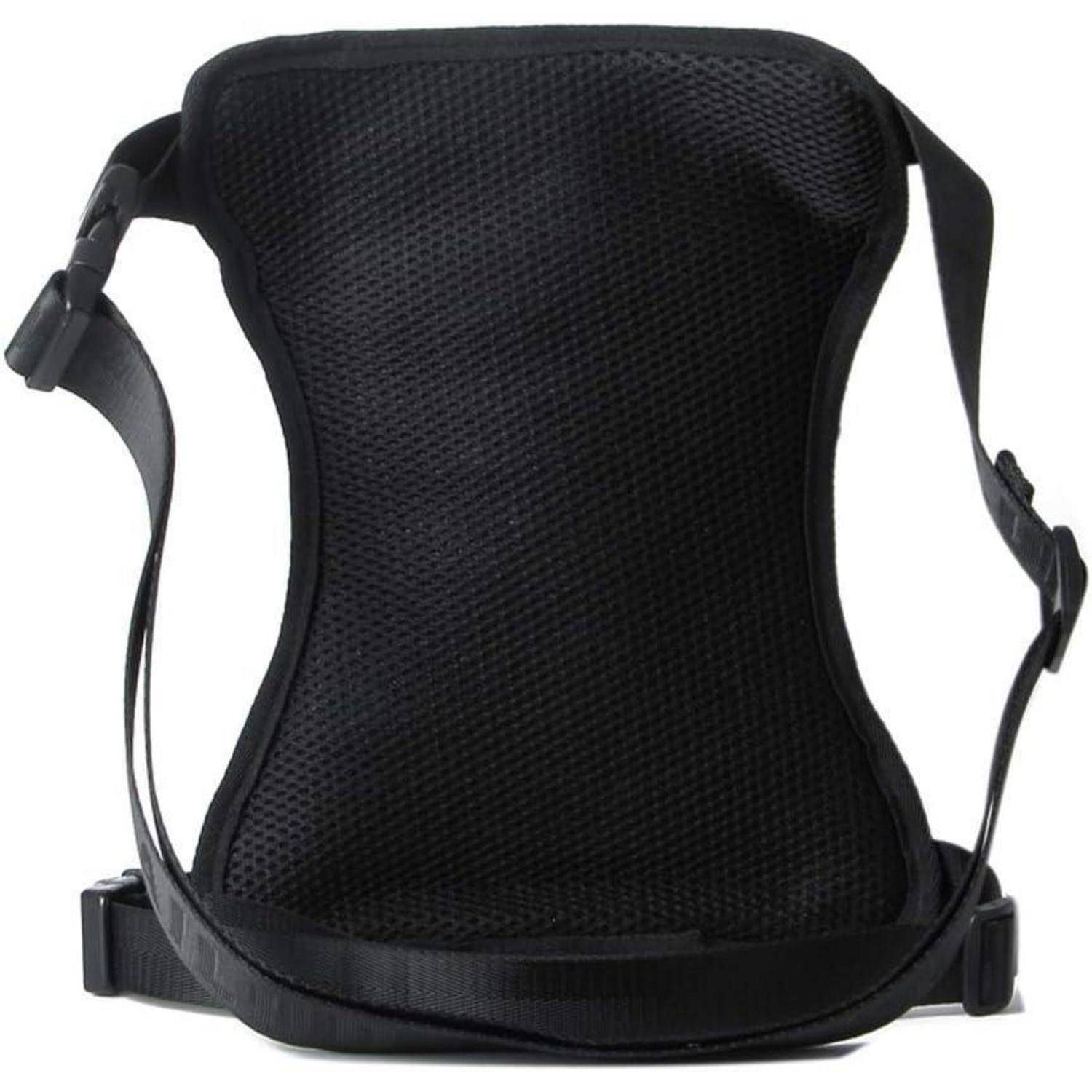 Schwarzer gepolsterter Mesh-Rucksack mit verstellbaren Schultergurten und Hüftgurt, shown front view auf weißem Hintergrund.