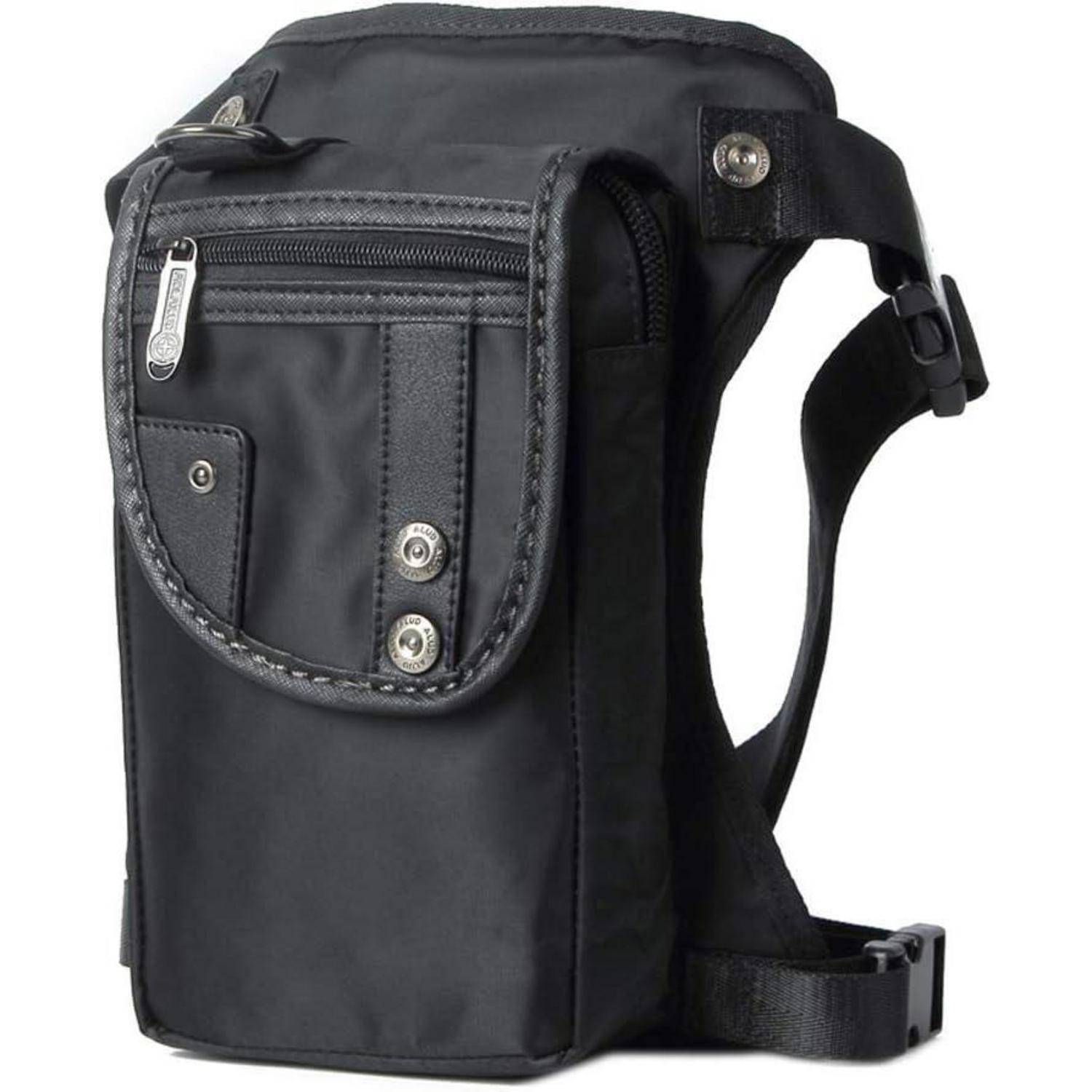 Schwarze kompakte Schultertasche mit vorderer Reißverschlusstasche, Klapptasche und verstellbarem Riemen auf weißem Hintergrund.