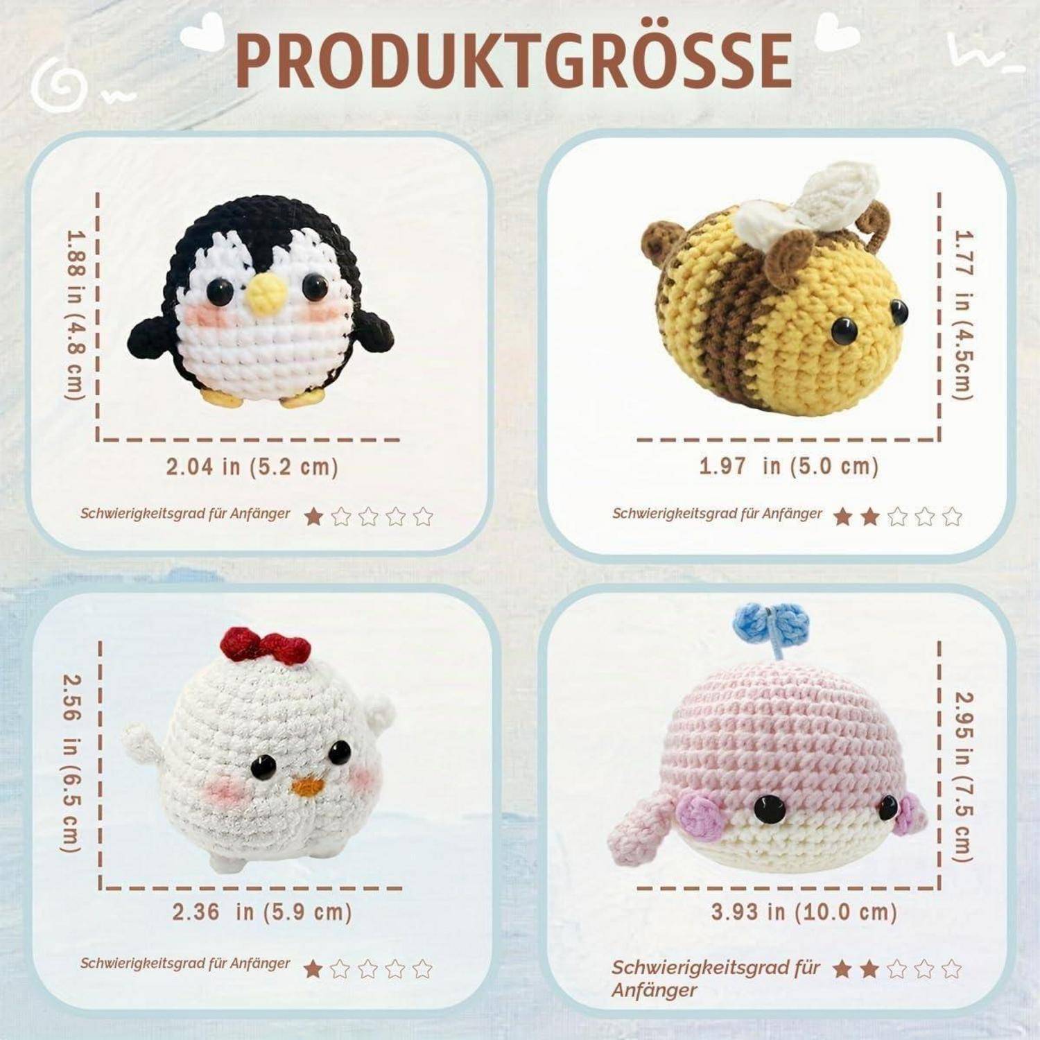 Größentabelle für Produkte mit vier gehäkelten Amigurumi-Figuren mit Abmessungen: Pinguin 2,04 Zoll (5,2 cm), Biene 1,97 Zoll (5,0 cm), Küken 2,36 Zoll (5,9 cm) und Wal 3,93 Zoll (10,0 cm).