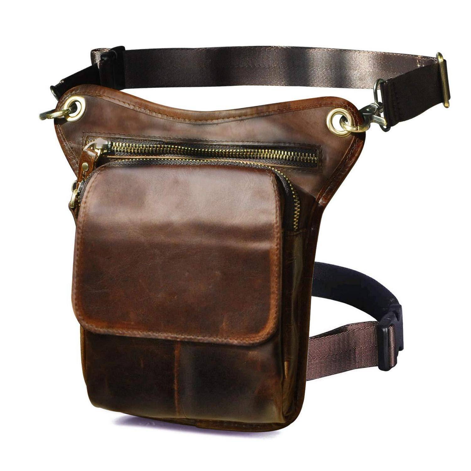 Braune Ledertasche für den Oberschenkel mit verstellbaren Hüft- und Beingurten, vorderer Klapptasche und Reißverschlusstasche auf weißem Hintergrund.