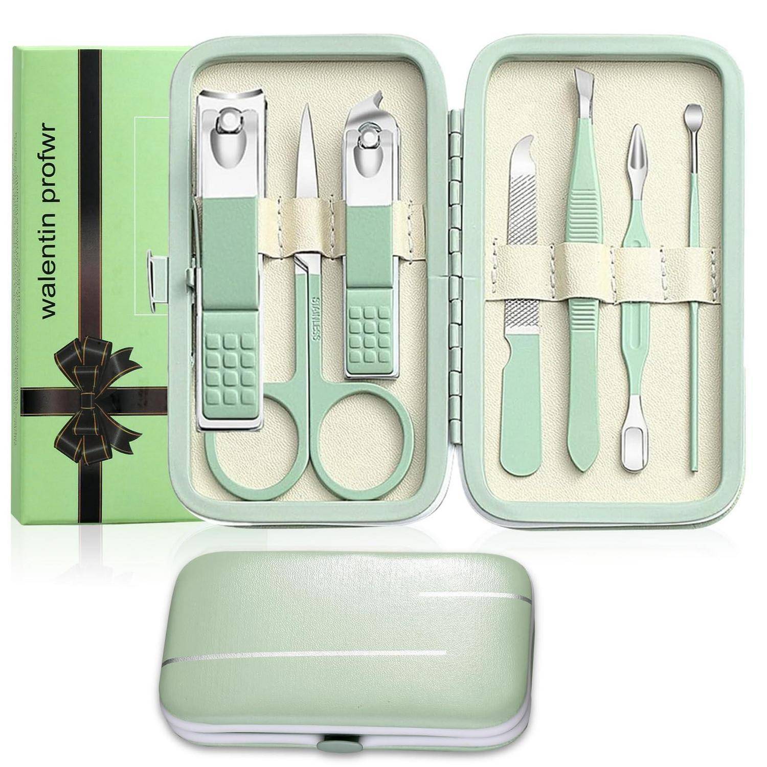 Minzgrünes Maniküre-Set mit Nagelknipser, Schere, Pinzette, Nagelfeile und Nagelhaut-Werkzeugen in einem Geschenk-Etui sowie passendem Reise-Etui.