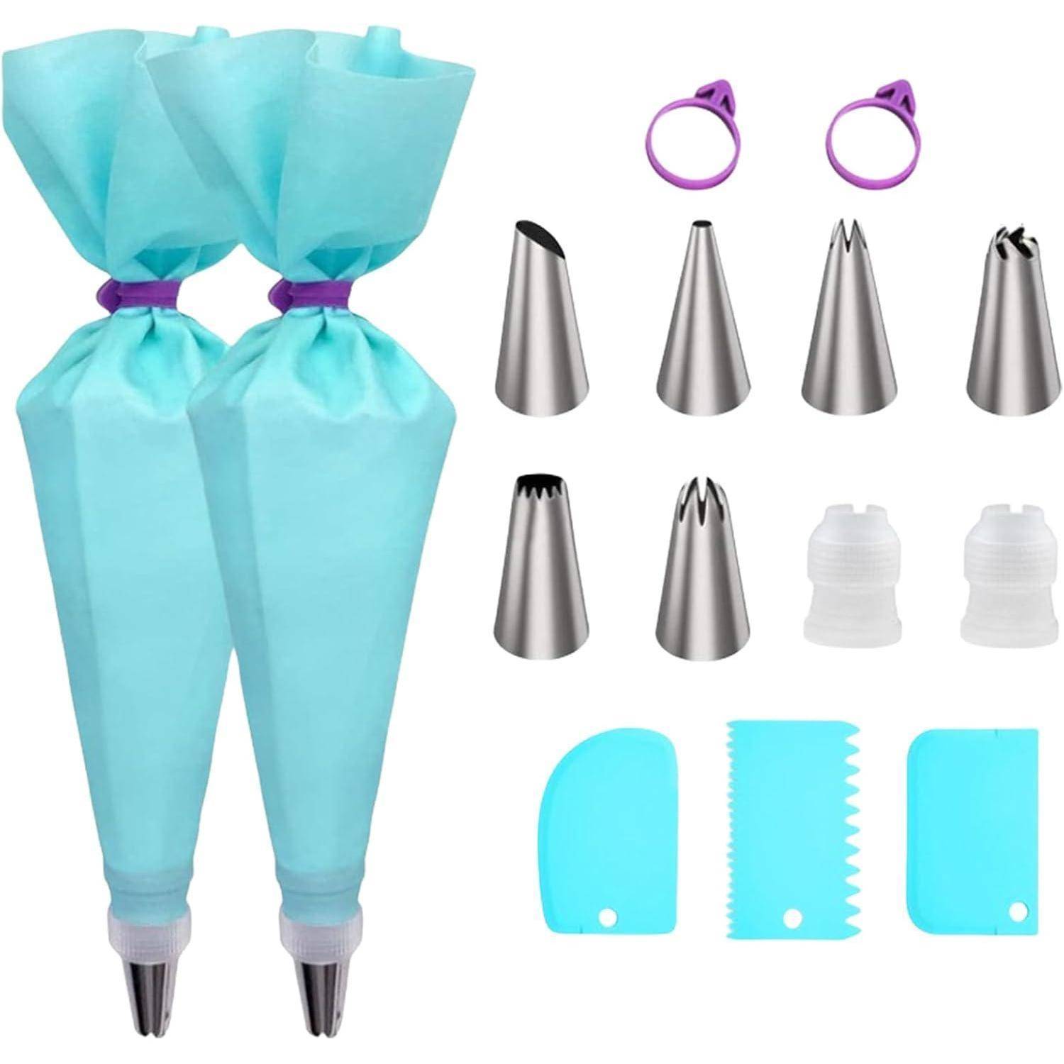 Spritzbeutel-Dekorationset mit zwei Einweg-Spritzbeuteln, Metallspitzen, Kupplungen und Kunststoffschabern zum Verzieren von Kuchen.
