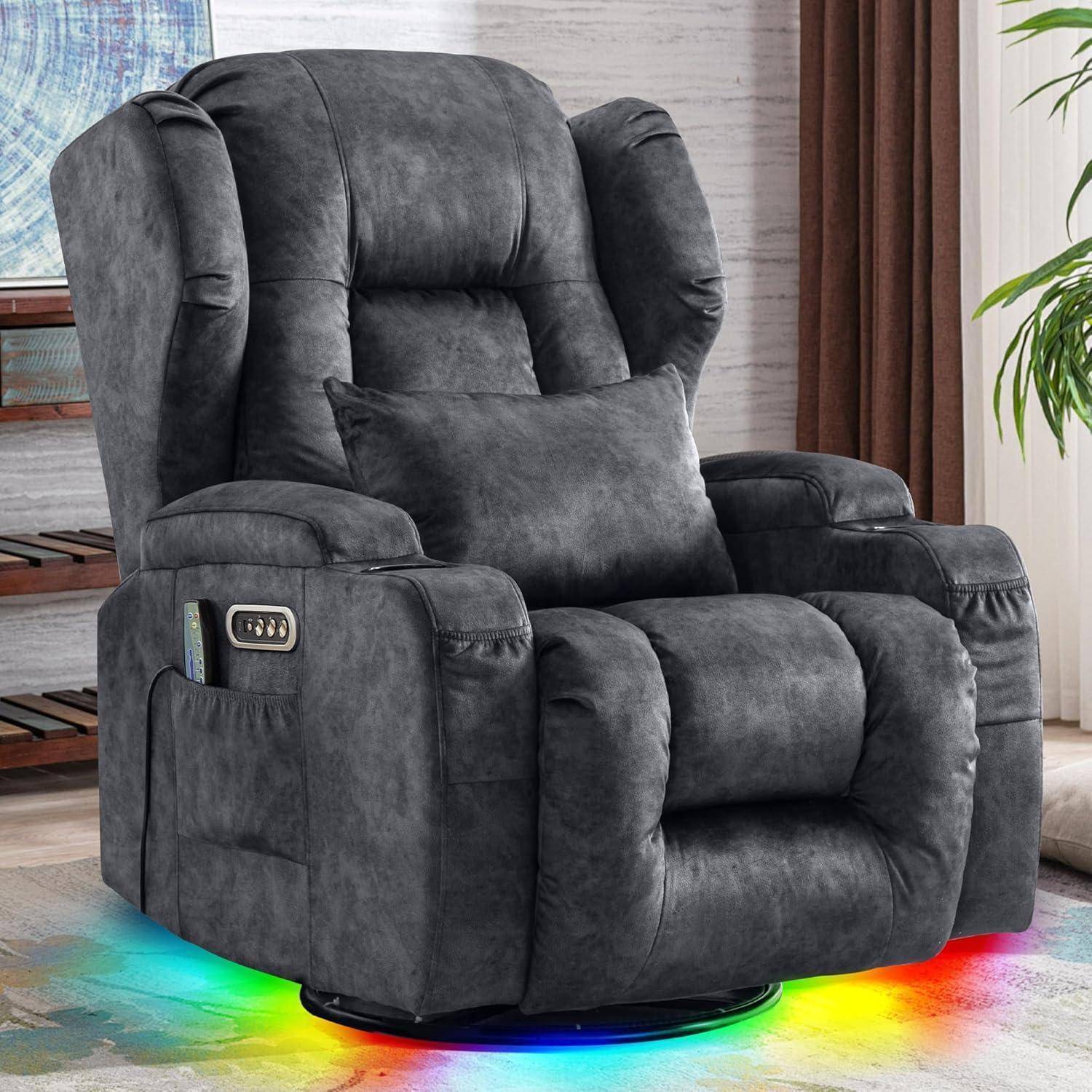 Dunkelgrauer Plüsch-Relaxsessel mit Lendenwirbelstützkissen und regenbogenfarbener LED-Beleuchtung um die Basis herum, gezeigt in einem Wohnzimmer.