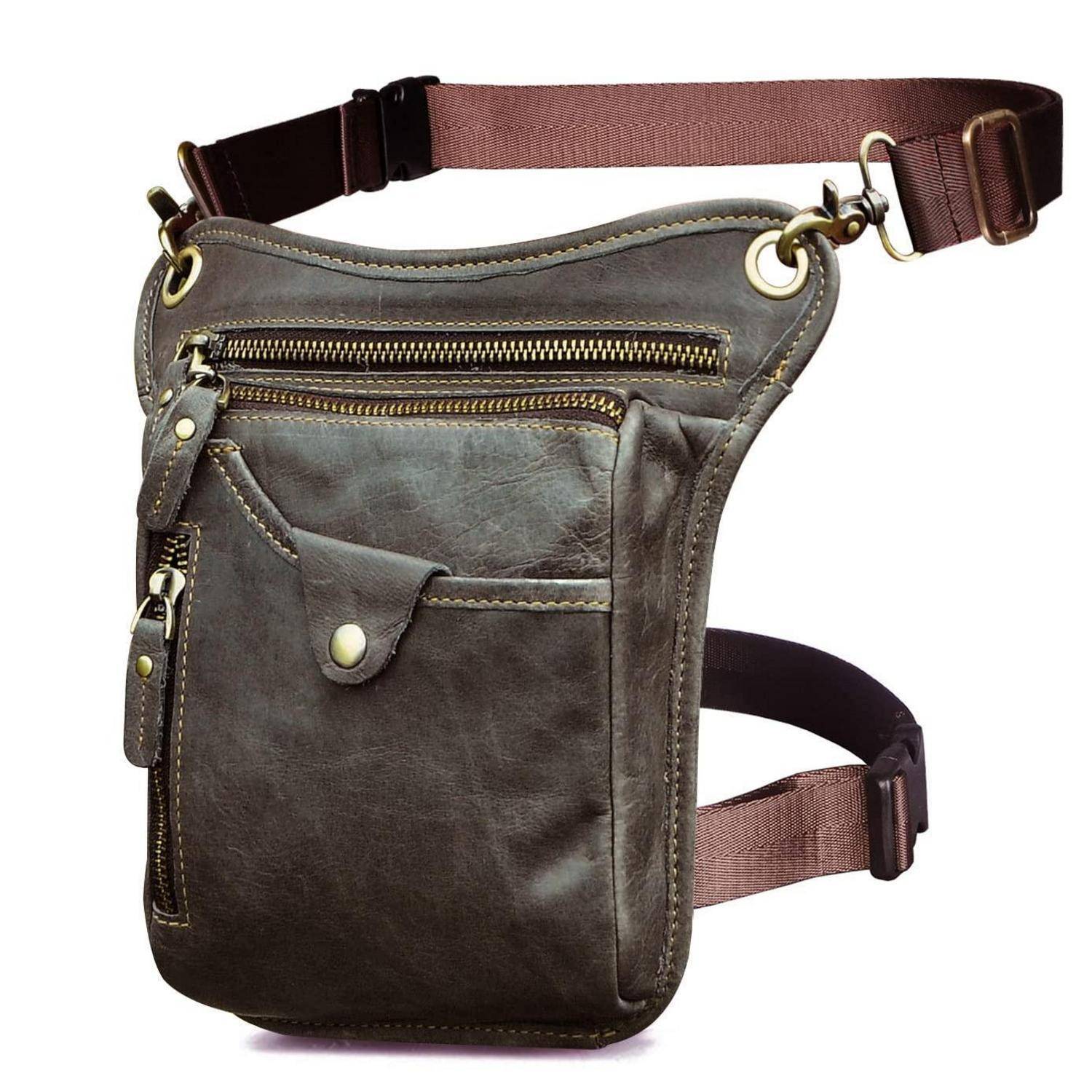 Braune Lederbeintragetasche mit verstellbaren Riemen, Taschen mit Reißverschluss und Klettverschlusslasche, gezeigt auf weißem Hintergrund.