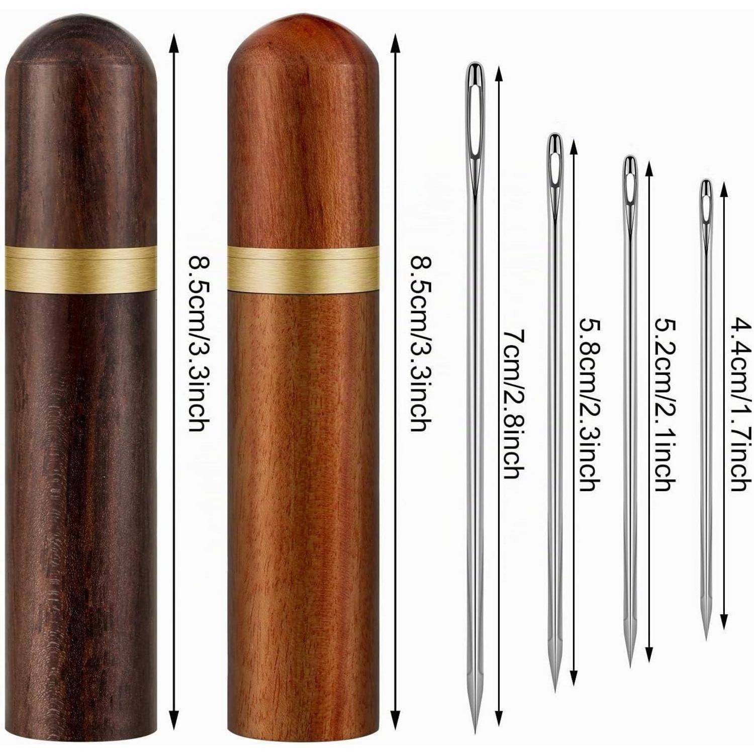 Produktgrößentabelle mit zwei Holzkästen, jeweils 8,5 cm hoch, und vier Metallnadeln mit Längen von 7 cm, 5,8 cm, 5,2 cm und 4,4 cm.