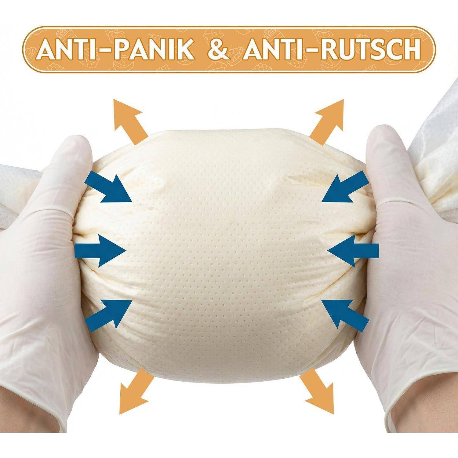Behandschuhte Hände drücken ein Kissen mit der Aufschrift „ANTI-PANIK & ANTI-RUTSCH