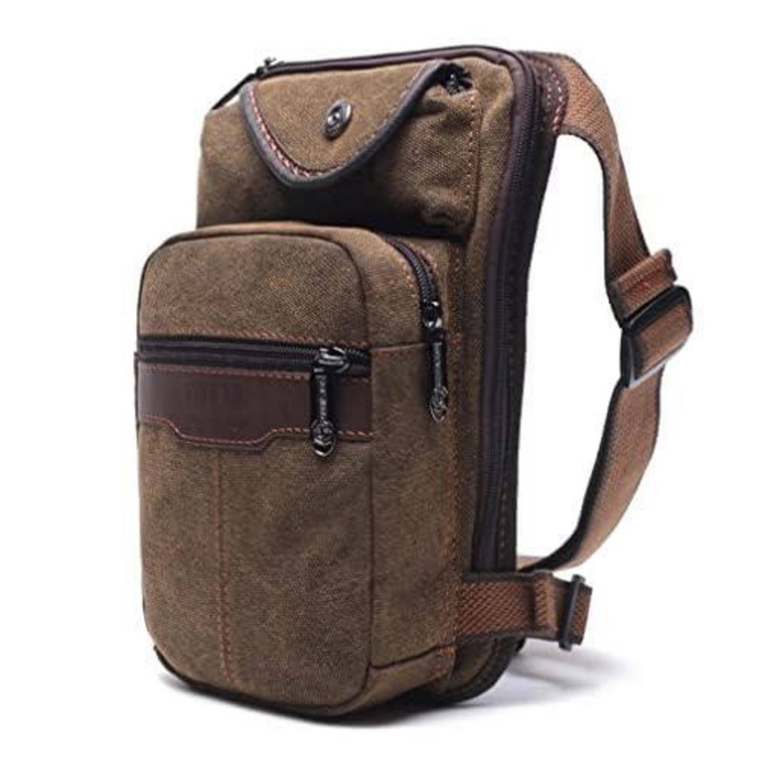 Brauner Canvas-Rucksack mit Tragegurt und mehreren Reißverschlusstaschen sowie verstellbarem Schultergurt auf weißem Hintergrund