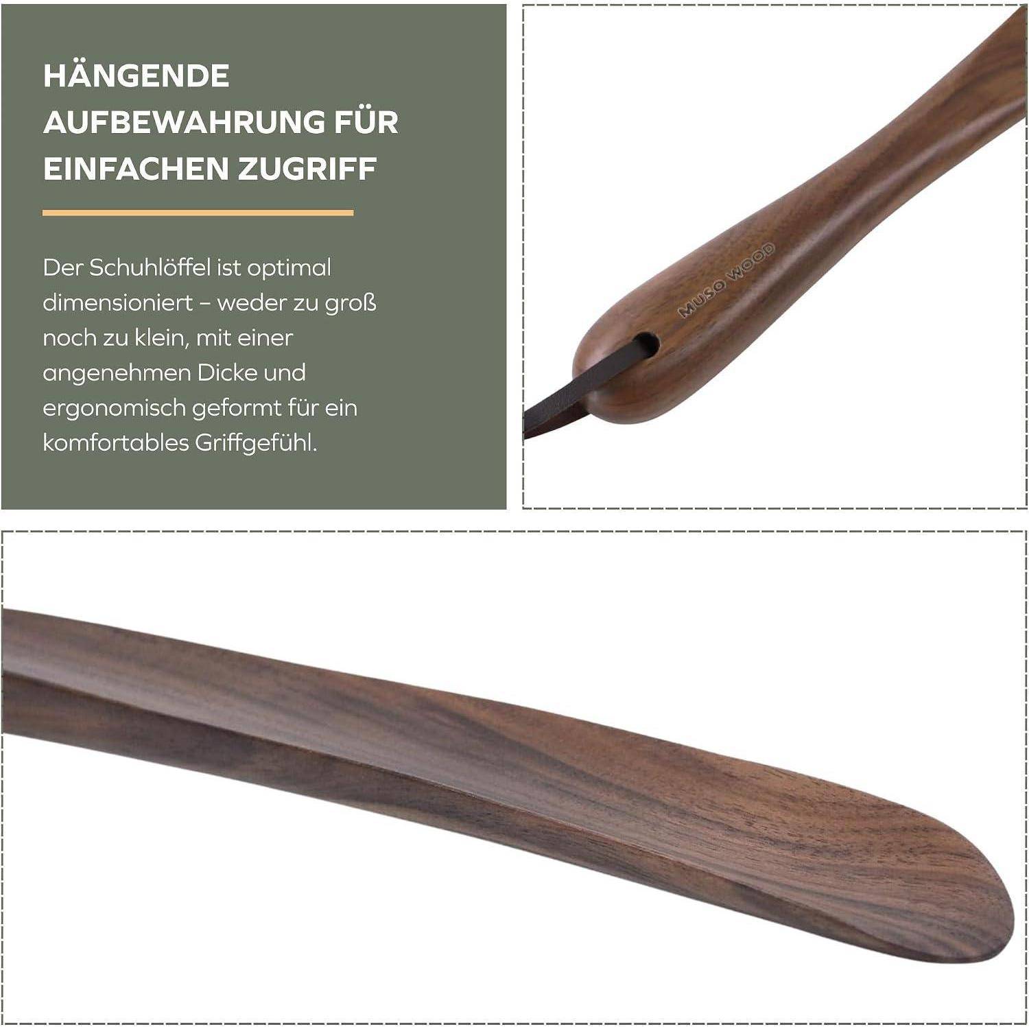 Produktbild eines Schuhanzieher aus Holz mit Aufhängeloch, in Großaufnahme gezeigt. Der deutsche Text besagt, dass er ergonomisch dimensioniert ist für einen komfortablen Griff und einfache Lagerung.