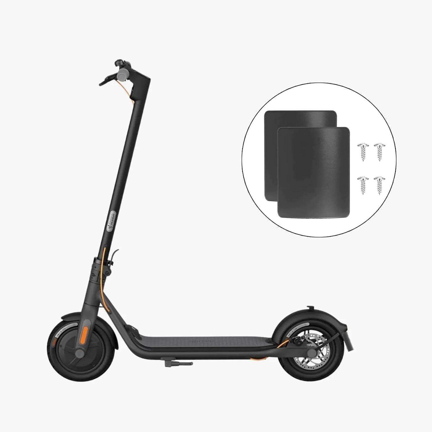 Schwarzer elektrischer Roller im Profil dargestellt, mit einer Vergrößerung von zwei Schutzpolstern und vier Schrauben, die auf mitgelieferte Zubehörteile oder Montageteile hindeuten.