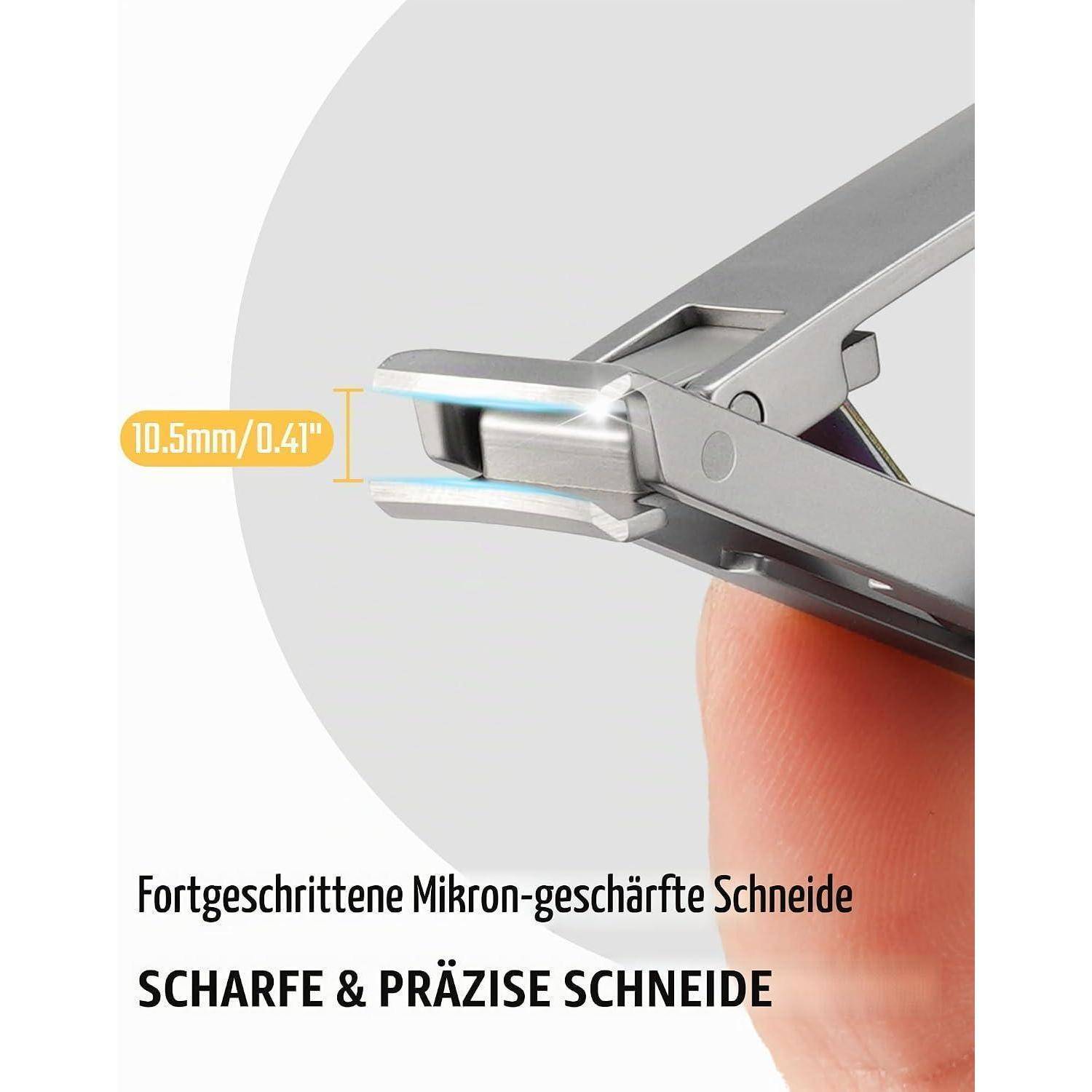Nahaufnahme einer Nagelschere, die einen Fingernagel schneidet, mit deutschem Text, der fortschrittliche mikroscharfe, präzise Schnitte und eine Schnittbreite von 10,5 mm bewirbt.