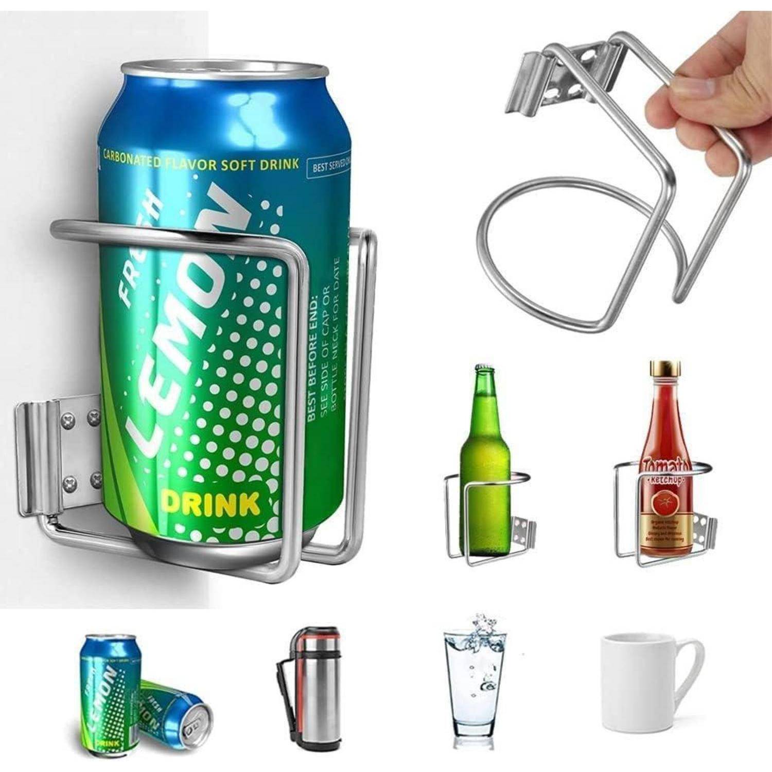 Metalldrahtgetränkehalter, der eine Limonadendose hält, mit kleinen Beispielen, die zeigen, dass er auch Flaschen, eine Thermoskanne und eine Tasse hält.