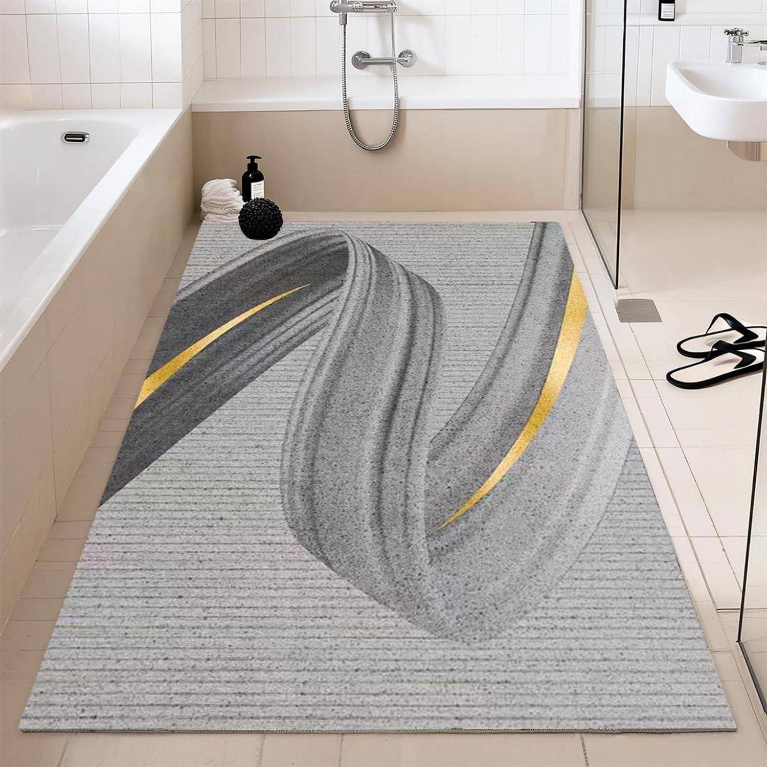 Badezimmer mit einem großen grauen abstrakten Teppich mit ausholenden gebogenen gelben und schwarzen Streifen, der zwischen einer Badewanne, einer Dusche und einem Waschbecken platziert ist.