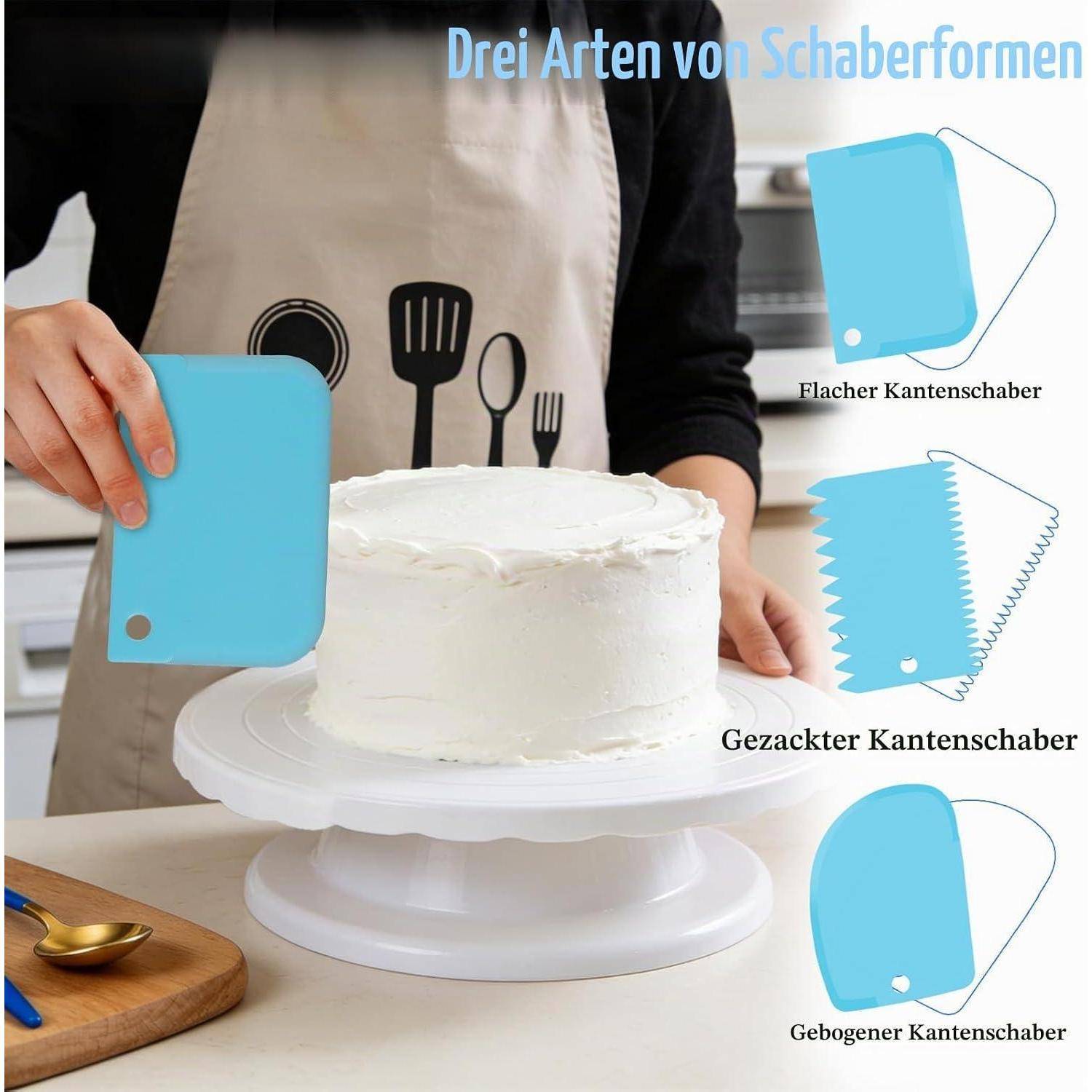 Illustration von drei Arten von Kuchenspachteln mit deutschen Beschriftungen: flache, gezackte und gebogene Spachteln zum Glasieren eines weißen Kuchens.