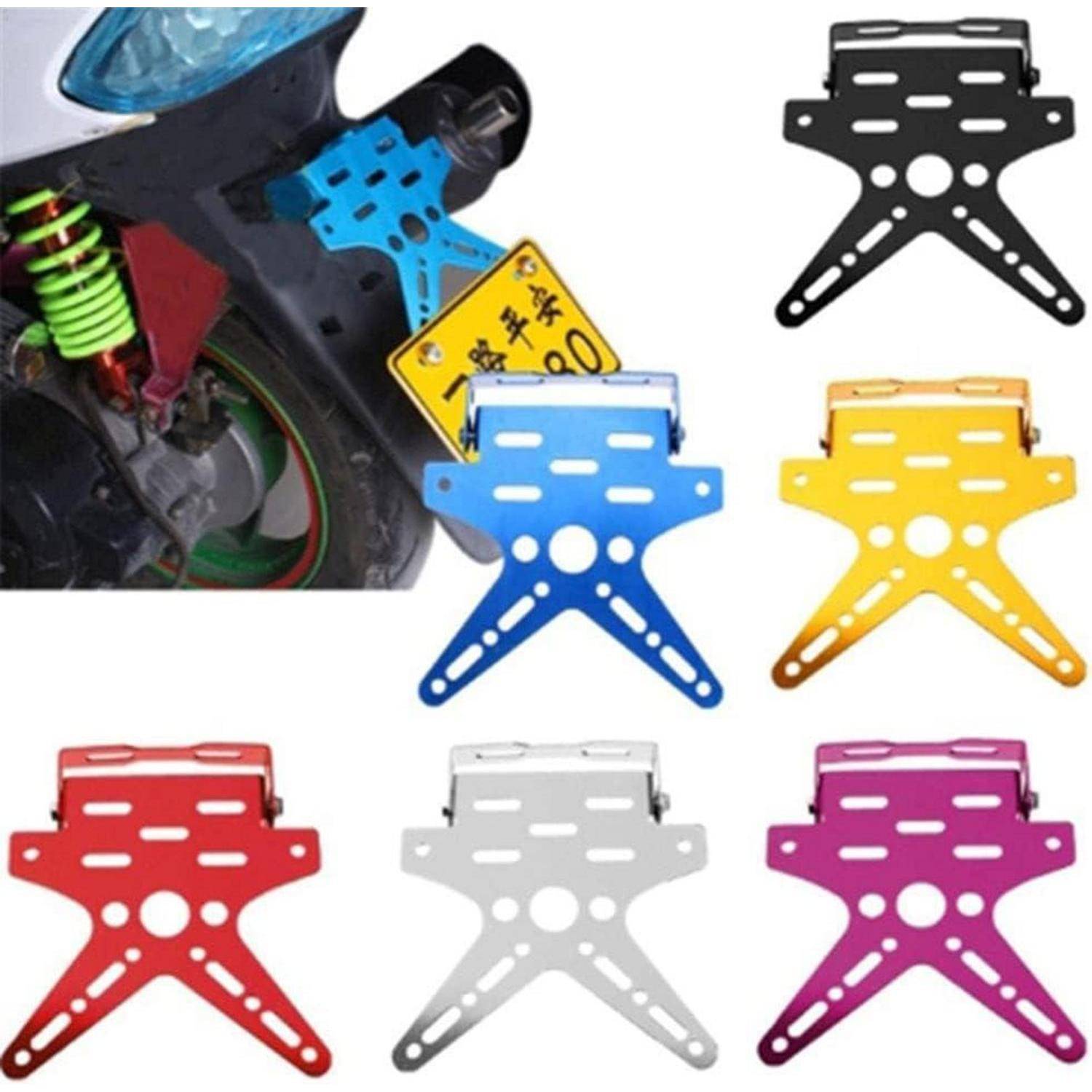 Farbenfrohe Motorrad-Nummernschildhalter in Schwarz, Blau, Gelb, Rot, Silber und Lila, mit einem auf einem Motorrad montiert und den anderen separat ausgestellt.