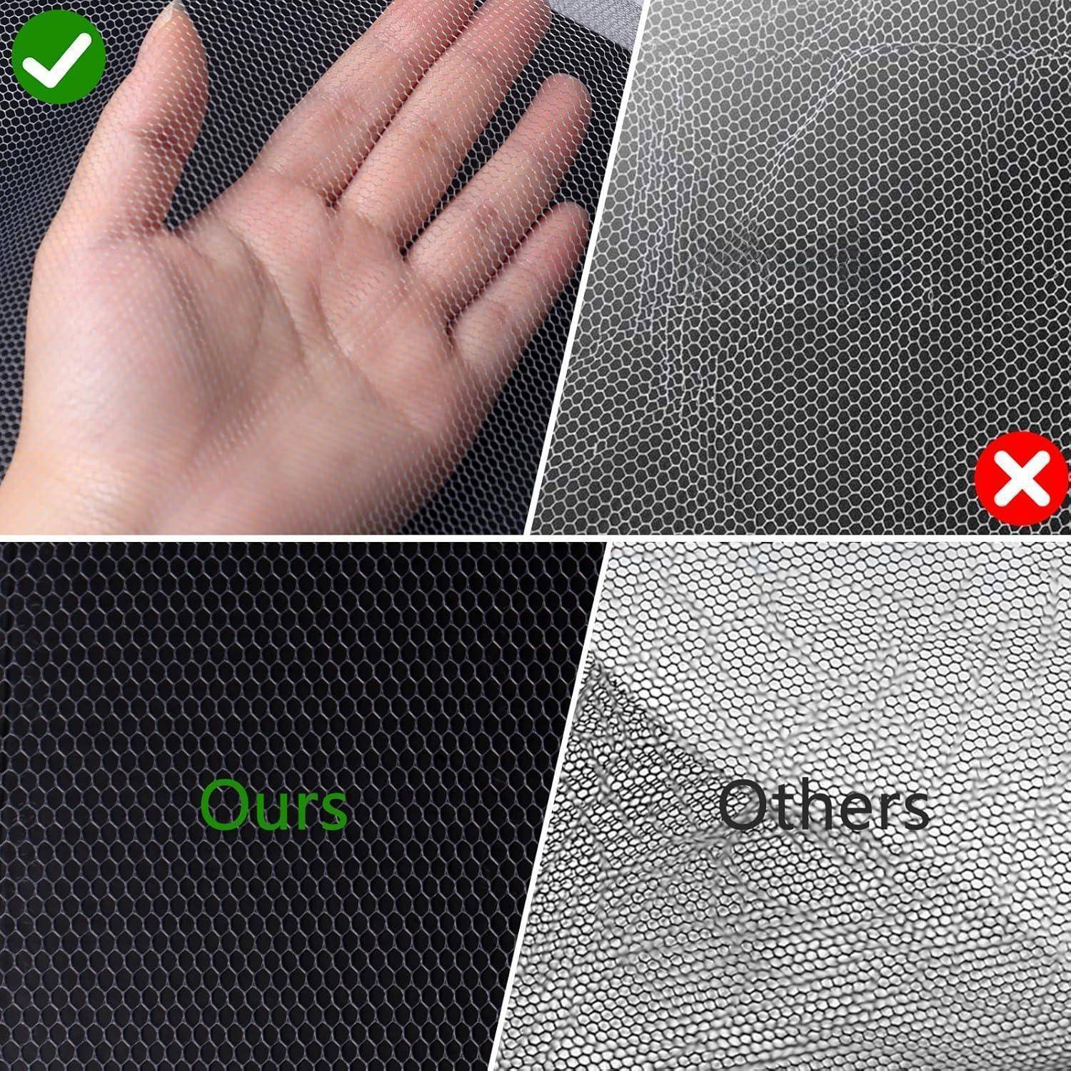 Geteilter Vergleich von Hex-Mesh-Stoff: Die linke Seite zeigt eine Hand hinter einem dunkleren, undurchsichtigeren Mesh mit der Bezeichnung „Unserer