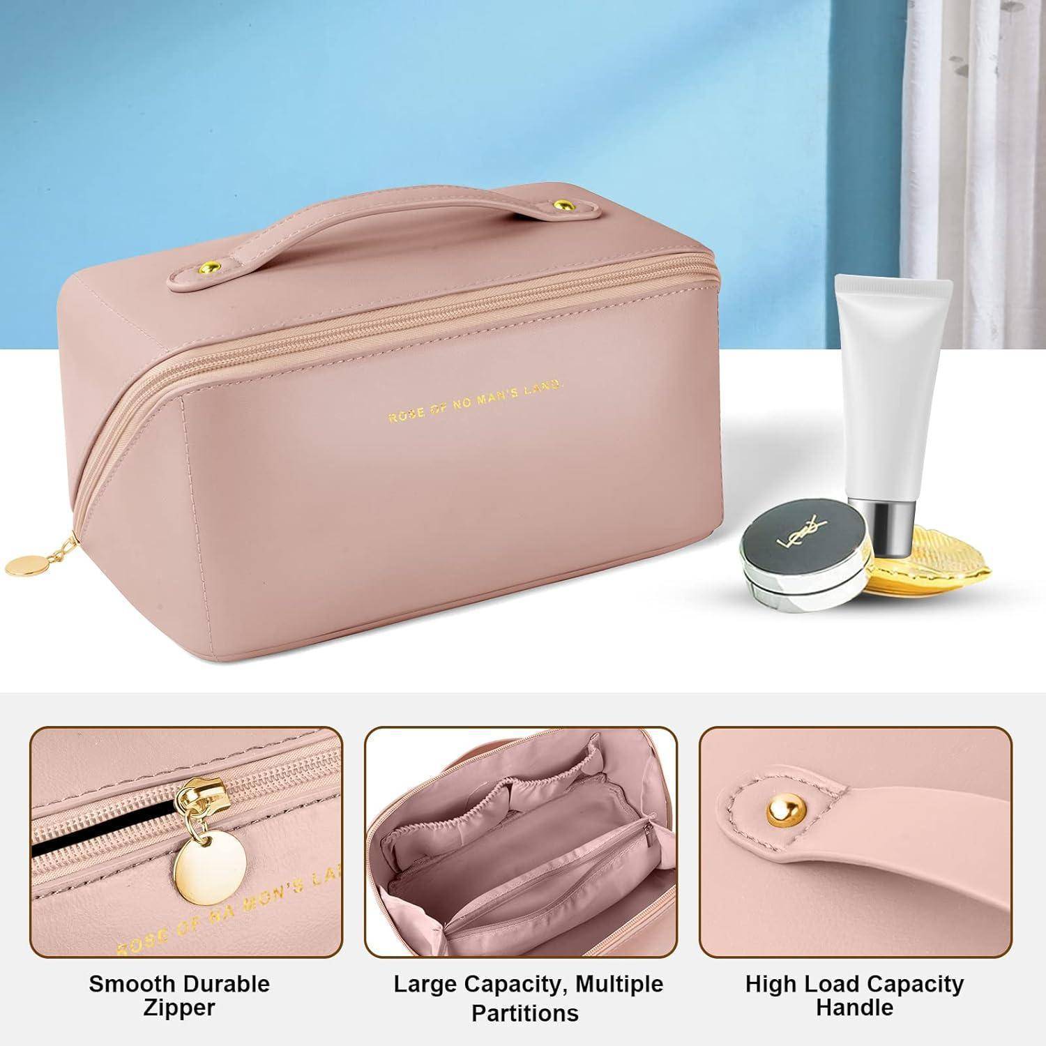 Rosa Kosmetiktasche mit Reißverschluss, Griff und Fächern, gezeigt mit einer Tube und einem Kompakt; eingefügte Nahaufnahmen zeigen den Reißverschluss, die inneren Taschen und die Griffbefestigung.