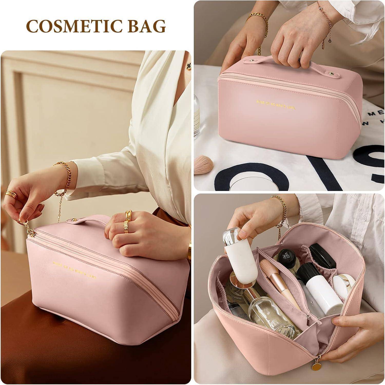 Rosa Kosmetiktasche mit Reißverschluss und Griff, die in der Hand gehalten und geöffnet wird, wobei organisierte Make-up- und Toilettenartikel im Inneren sichtbar sind.