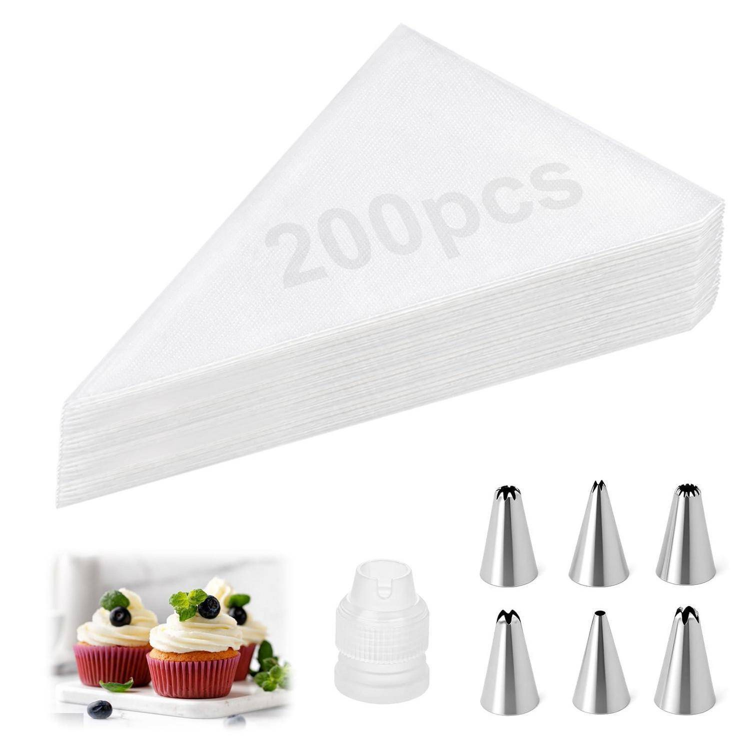 200 weiße Papier-Gebäckdreiecke mit sechs Metall-Spritztüllen und ein Beispiel von glasierten Cupcakes.