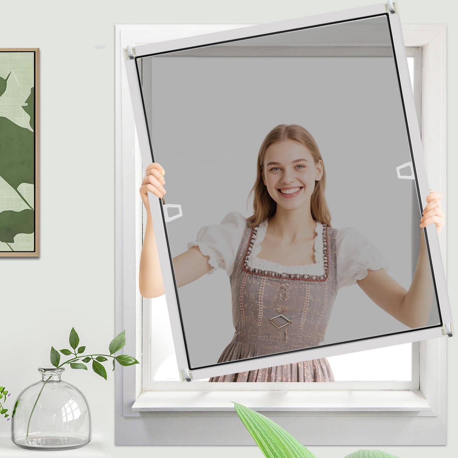 Lächelnde Frau in einem Dirndl-ähnlichen Kleid hält einen großen schräg geneigten Fensterrahmen und posiert, als würde man sie durch die Öffnung sehen.