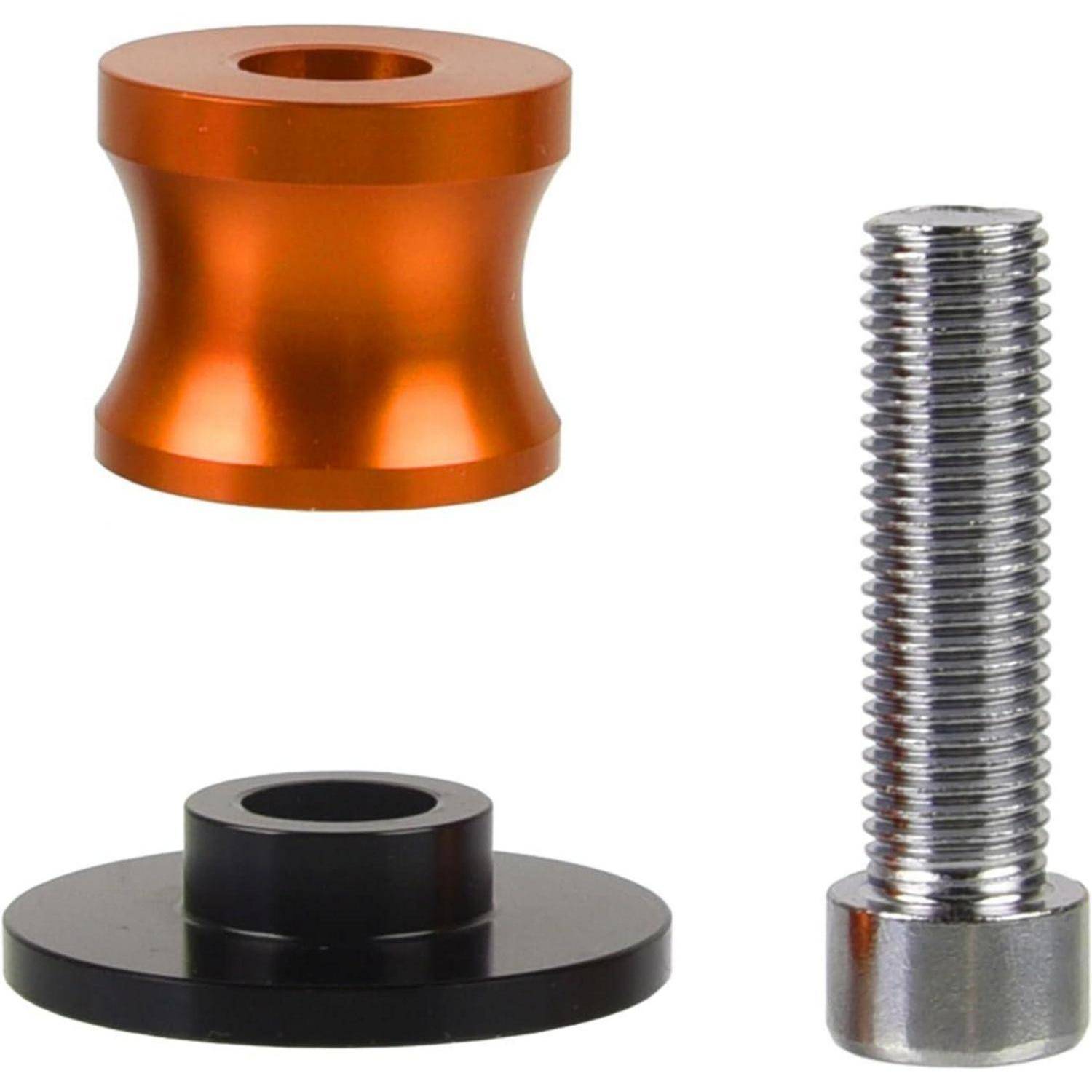 Produktfoto von drei Metallhardware-Teilen: ein orange eloxierter Abstandhalter, eine schwarze Abstandhalter-Basis und ein silberner Gewindeschraubbolzen.