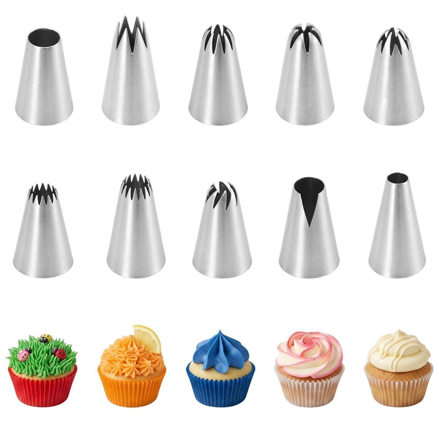 Diagramm mit fünf Metallspritzaufsätzen für Rohre und deren Ergebnisse beim Verzieren von Cupcakes, von runden bis zu Stern- und Blütenformen.