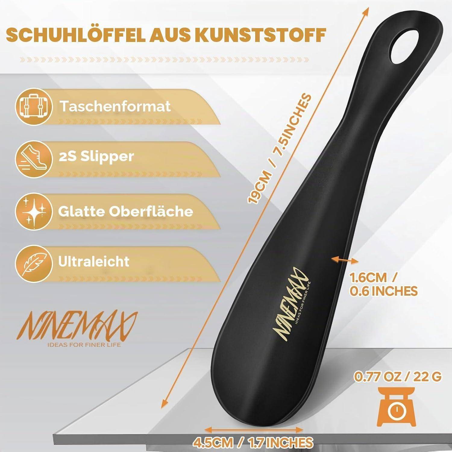 Produktgrafik eines schwarzen Kunststoff-Schuhanziehhilfe mit deutschen Funktionsmerkmalen: Taschengröße, 2S Pantoffel, glatte Oberfläche, ultraleicht; Abmessungen 19 cm, 4,5 cm, 1,6 cm, 22 g.