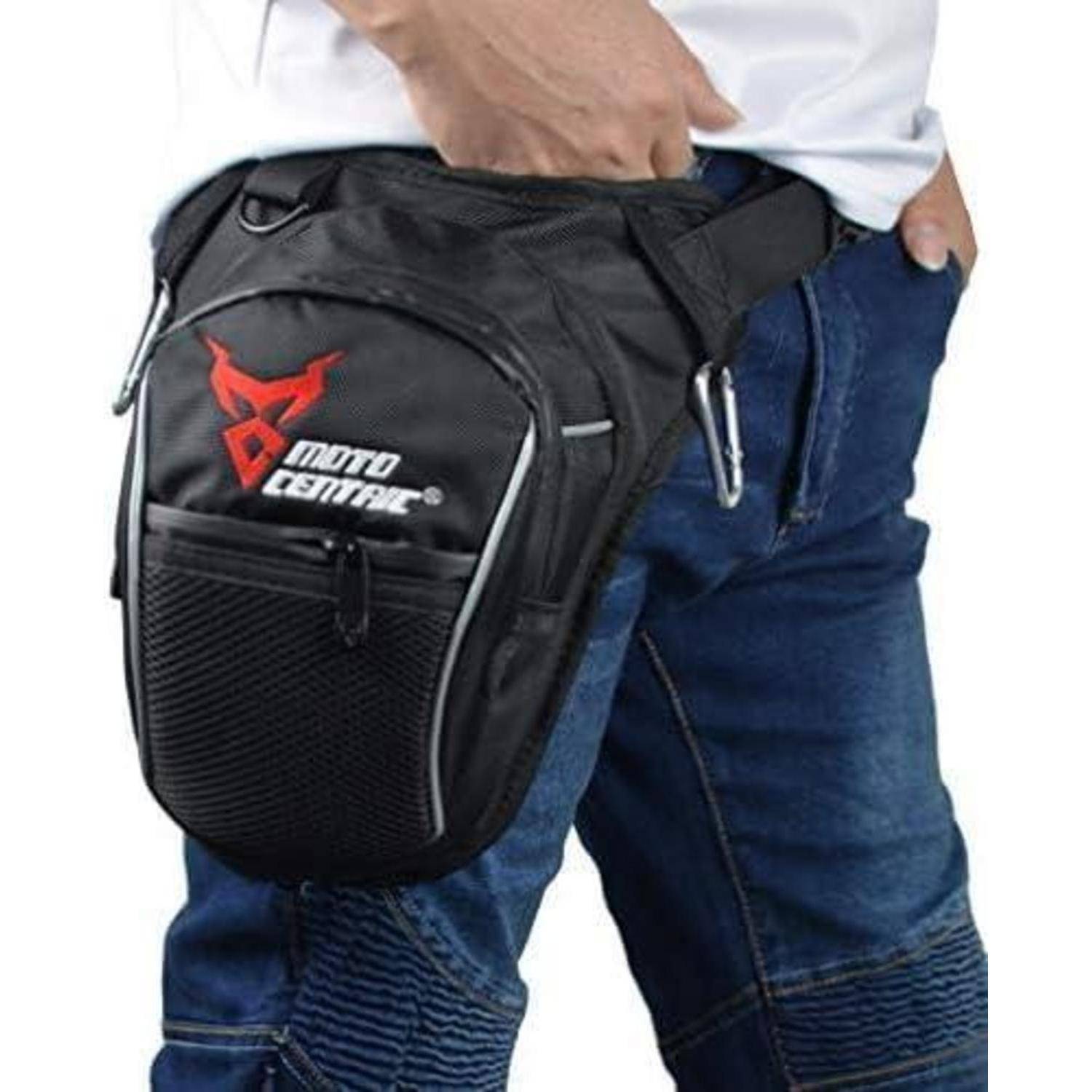 Schwarze Beintasche, am Oberschenkel einer Person befestigt, mit MotoCentric-Logo und gezippter Vordertasche.