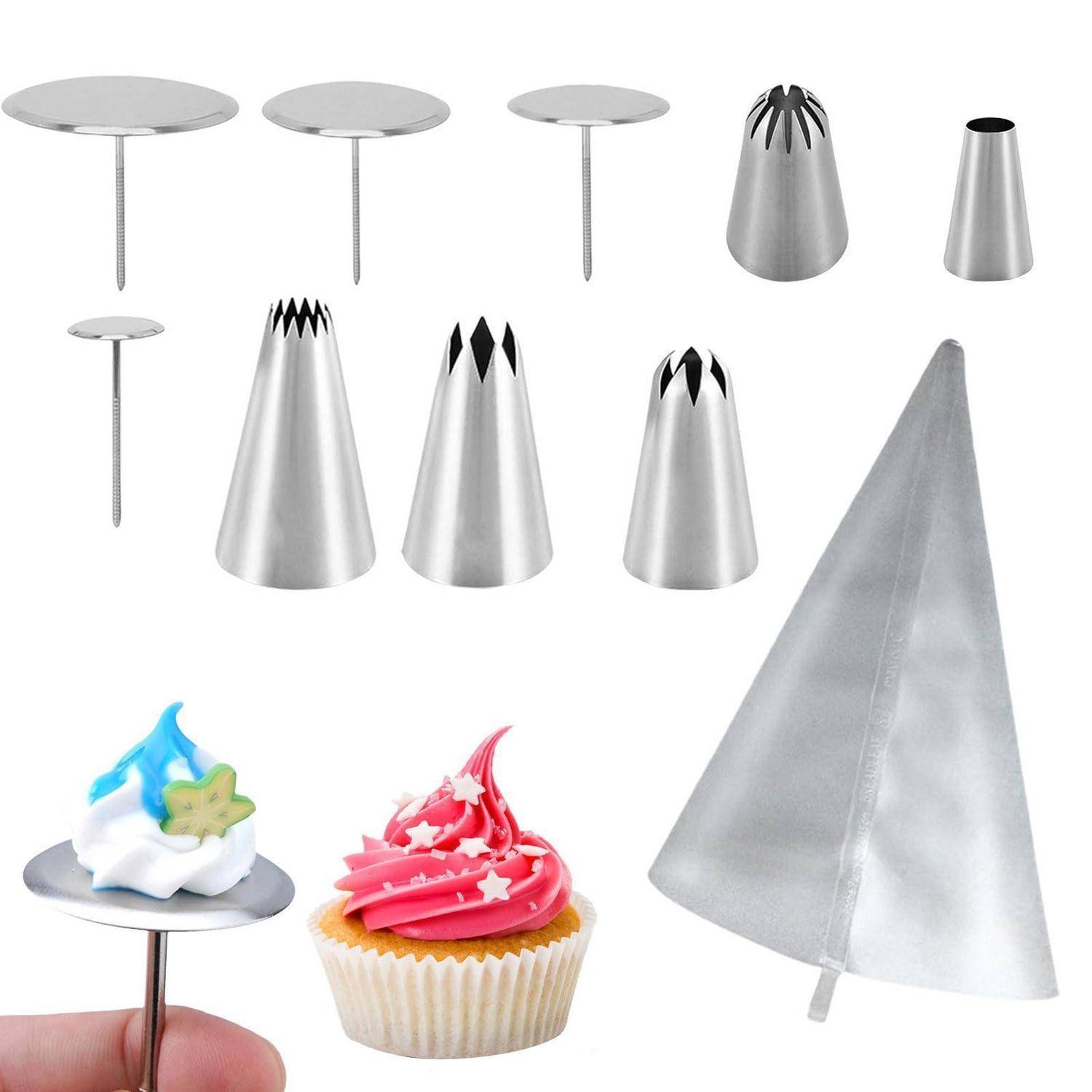 Illustriertes Set aus Edelstahl-Spritztüten und wiederverwendbaren Spritzbeuteln zum Verzieren von Cupcakes, gezeigt mit Beispielen von geschwungenem Frosting.