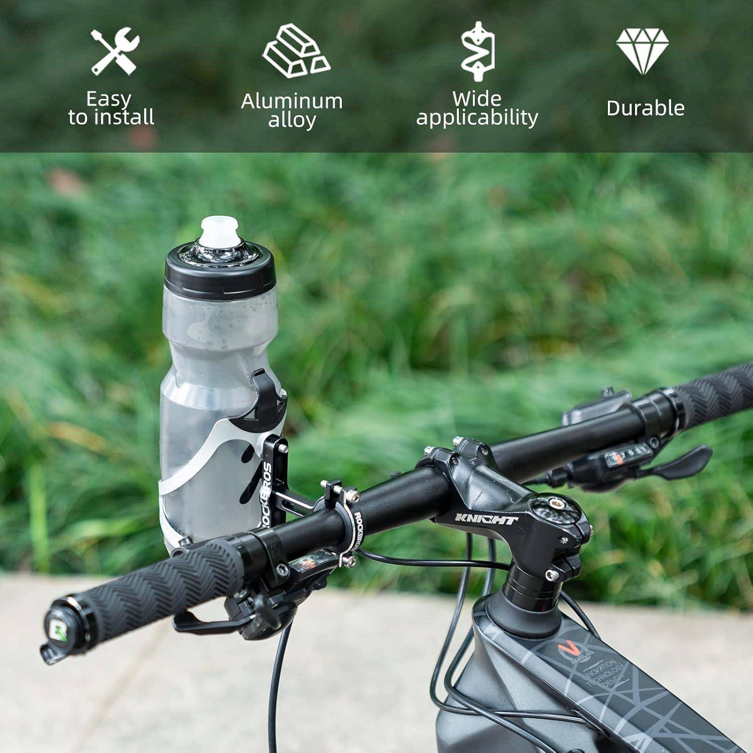 Fahrradlenker-montierter Wasserflaschenhalter am Vorbau befestigt, mit einer Flasche gesichert für einfachen Zugriff.