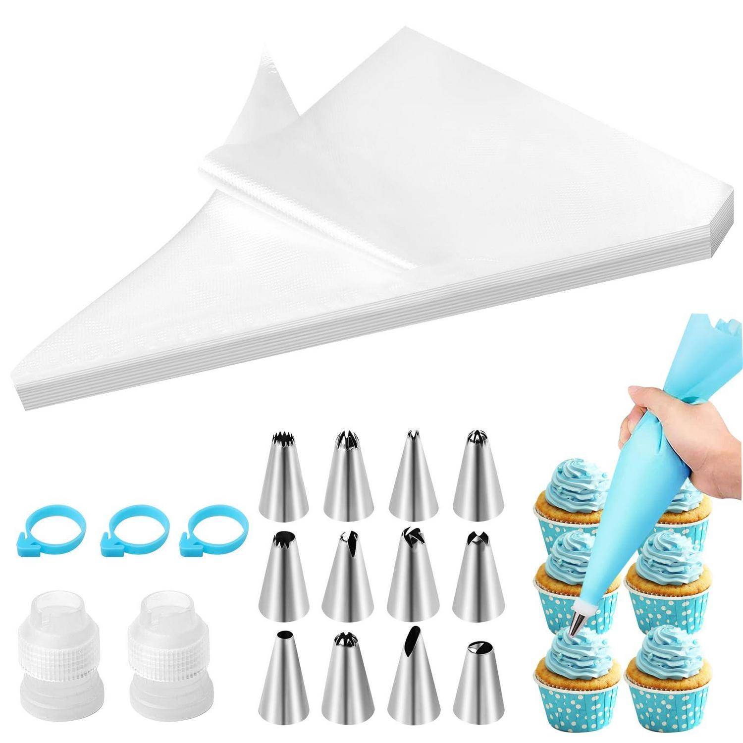 Zubehör zum Verzieren von Backwaren: Spritzbeutel, Metallaufsätze, Adapter und Cupcakes, die mit blauem Zuckerguss verziert werden.