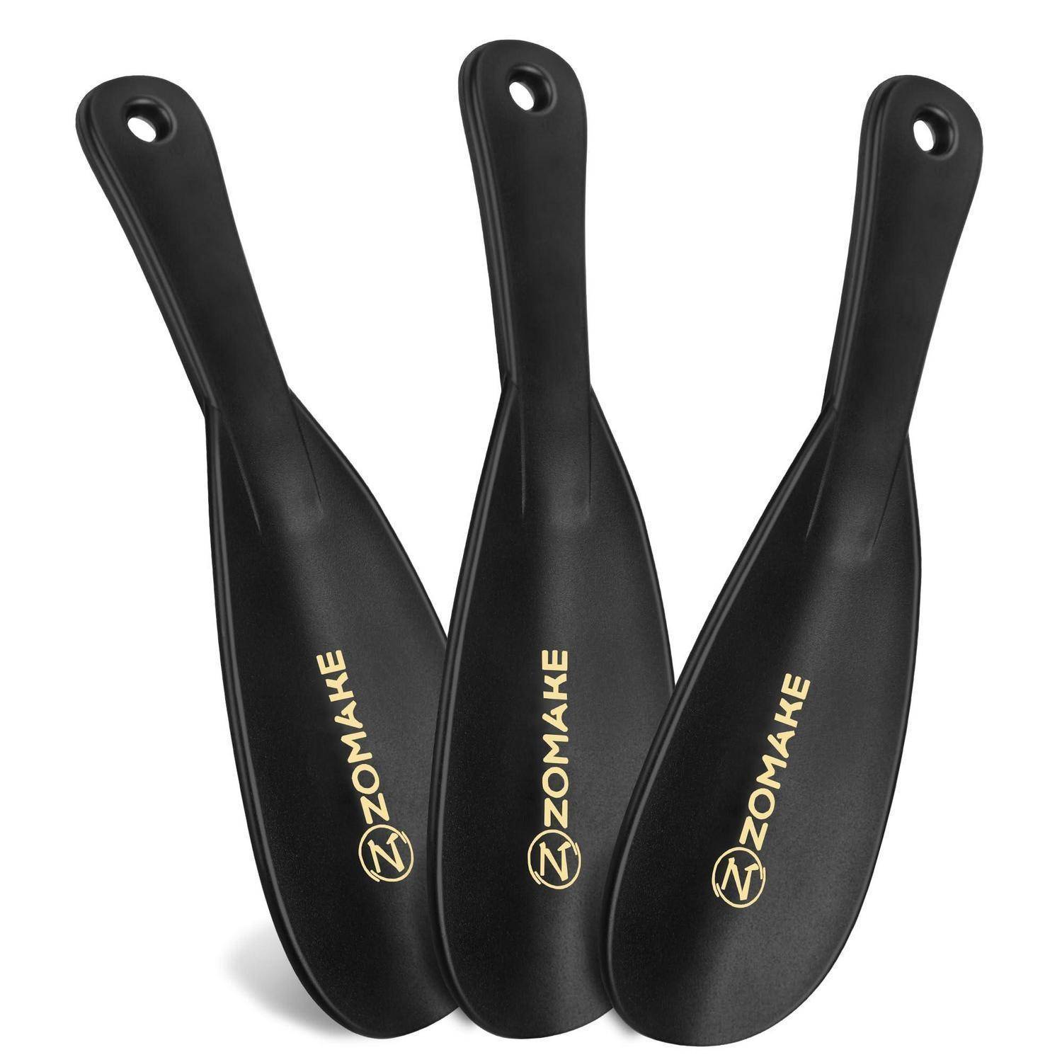 Drei schwarze ZOMAKE Paddel-Stil-Handfächer oder Schöpfer, jeweils mit einem Aufhängeloch und goldenem Logo, aufrecht auf weißem Hintergrund angeordnet.