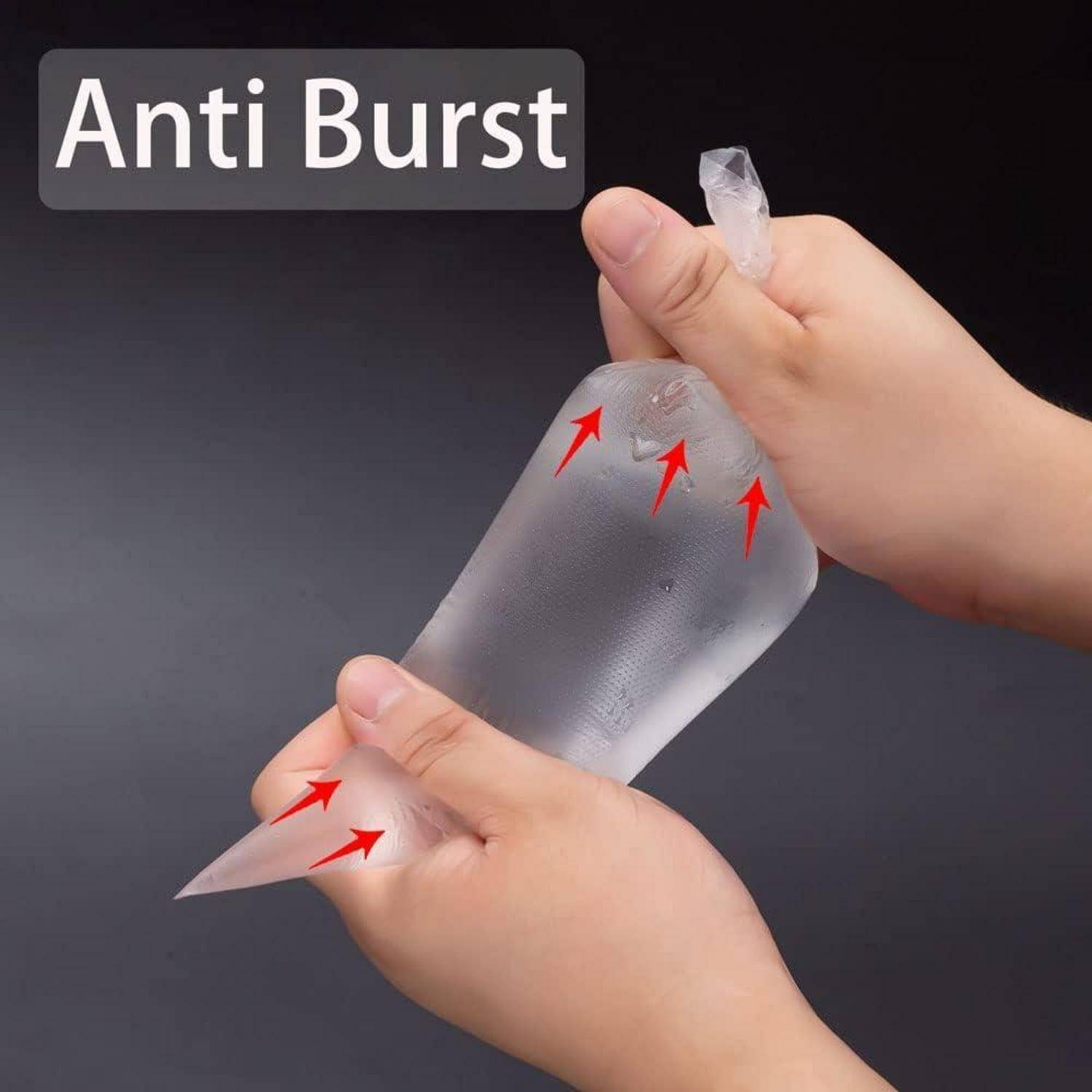 Hände quetschen einen durchsichtigen Beutel mit der Aufschrift „Anti Burst