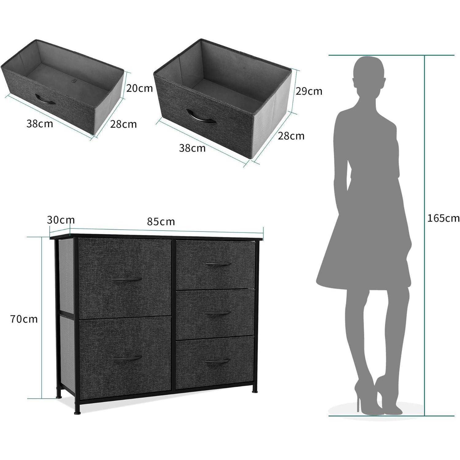 Maßdiagramm eines Stofflagerschranks: Gesamtabmessungen 85cm breit, 70cm hoch, 30cm tief; Schubladen 38x28cm, Höhen 20cm und 29cm; neben einer 165cm großen Person zur Größenangabe dargestellt.