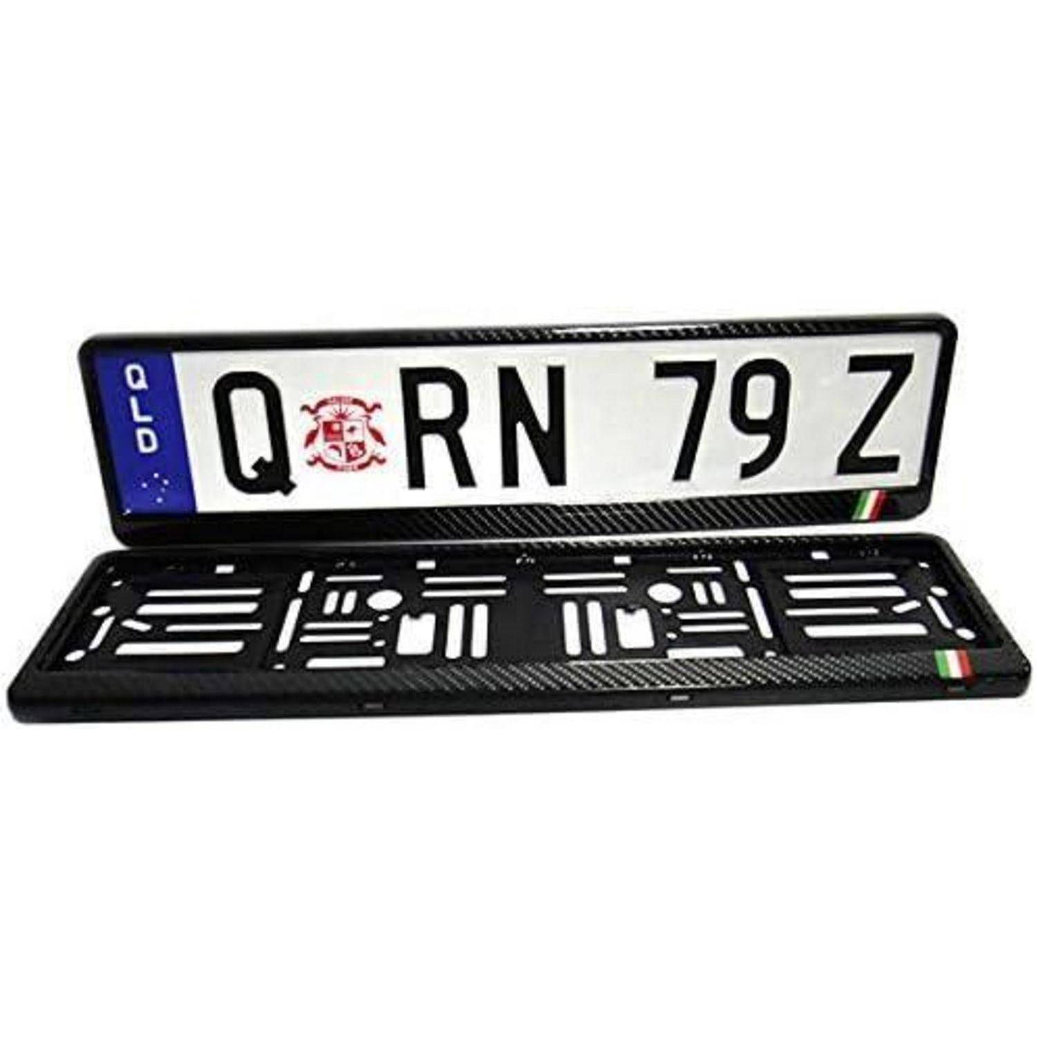 Qld 'QRN 79Z' Personalisiertes Nummernschild mit passendem schwarzem Anzeigeständer auf weißem Hintergrund.